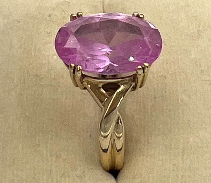 A 9 carat gold gem set ring. Size K, weight 4.2gm. - Image 2 of 2