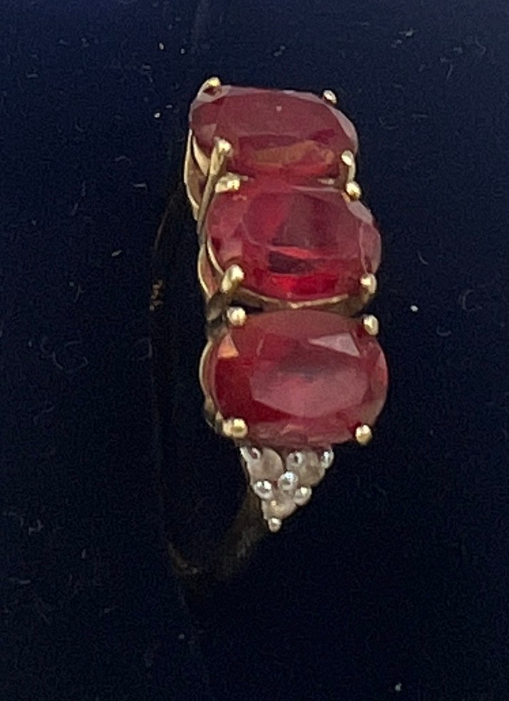 A 9 carat gold ring set with pink and clear stones. Size N. Weight 2.3gm. - Image 2 of 2