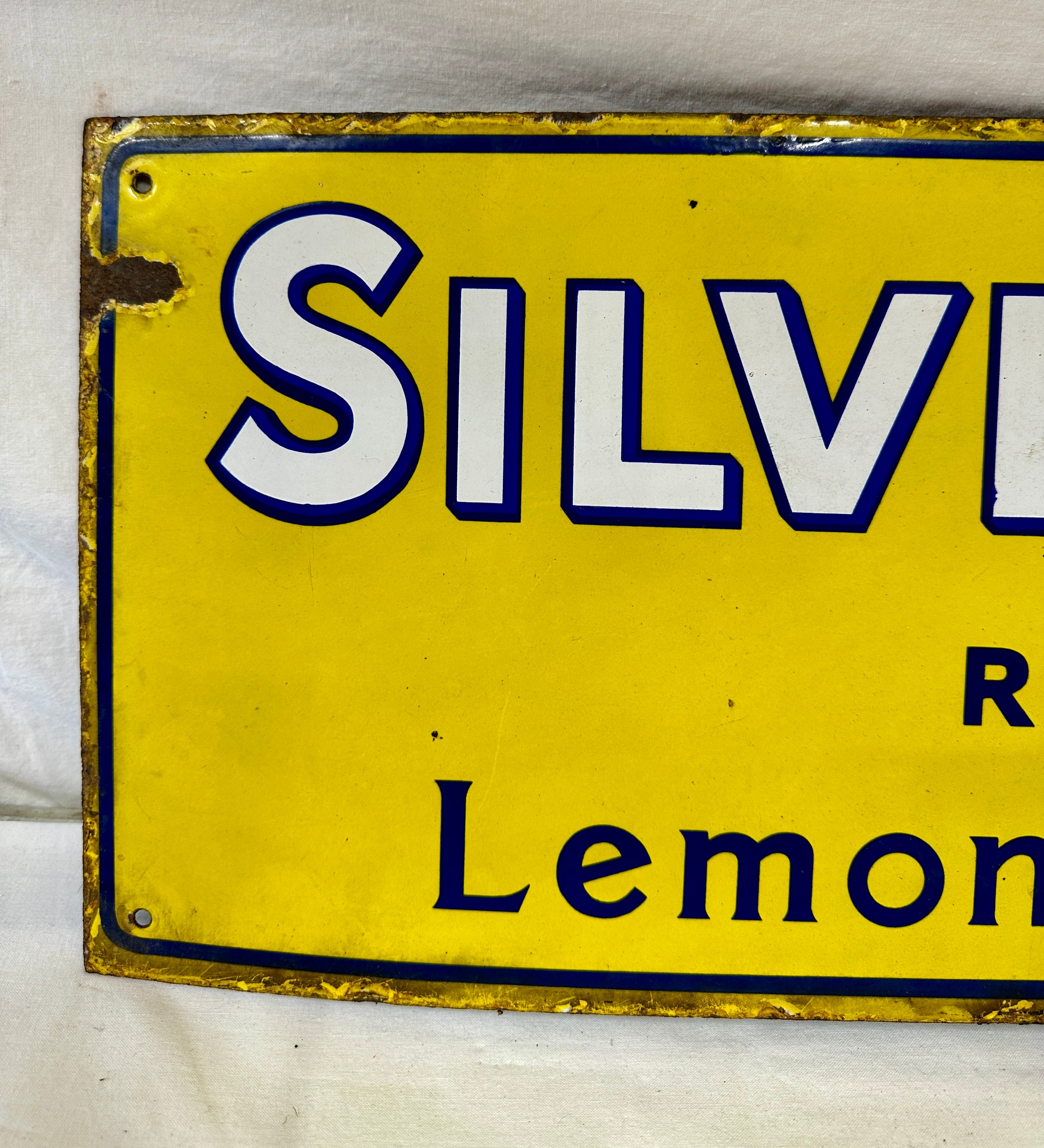 An original enamel advertising sign 'Robertson's Silver Shred Lemon Marmalade' measuring 25.5 x - Bild 2 aus 7