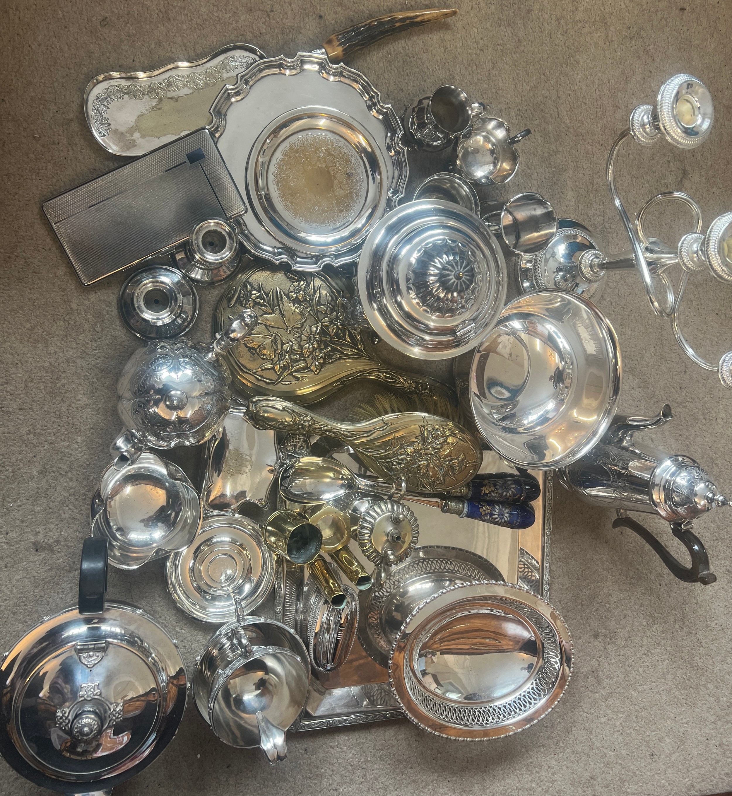 A large quantity of good quality 19th/20thC silver plated items to include trays, coffee pots, - Image 5 of 6