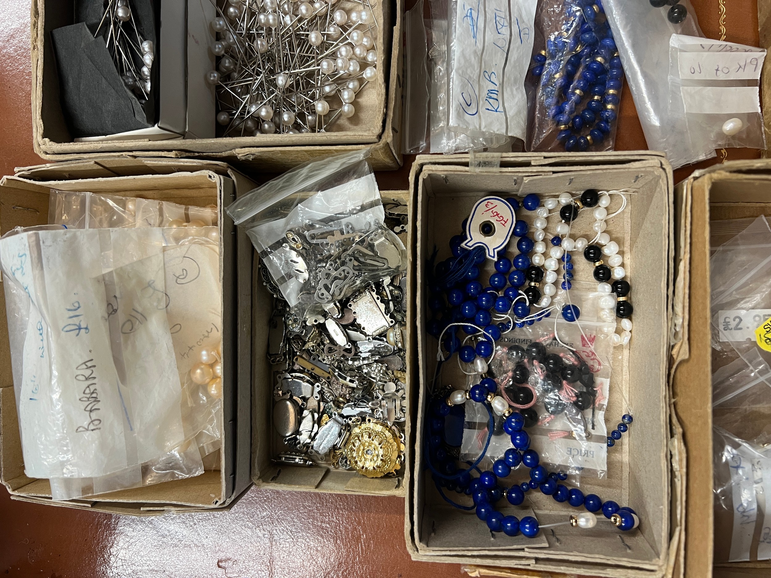 A quantity of jewellery fastenings, loose beads including lapis etc. - Image 2 of 5