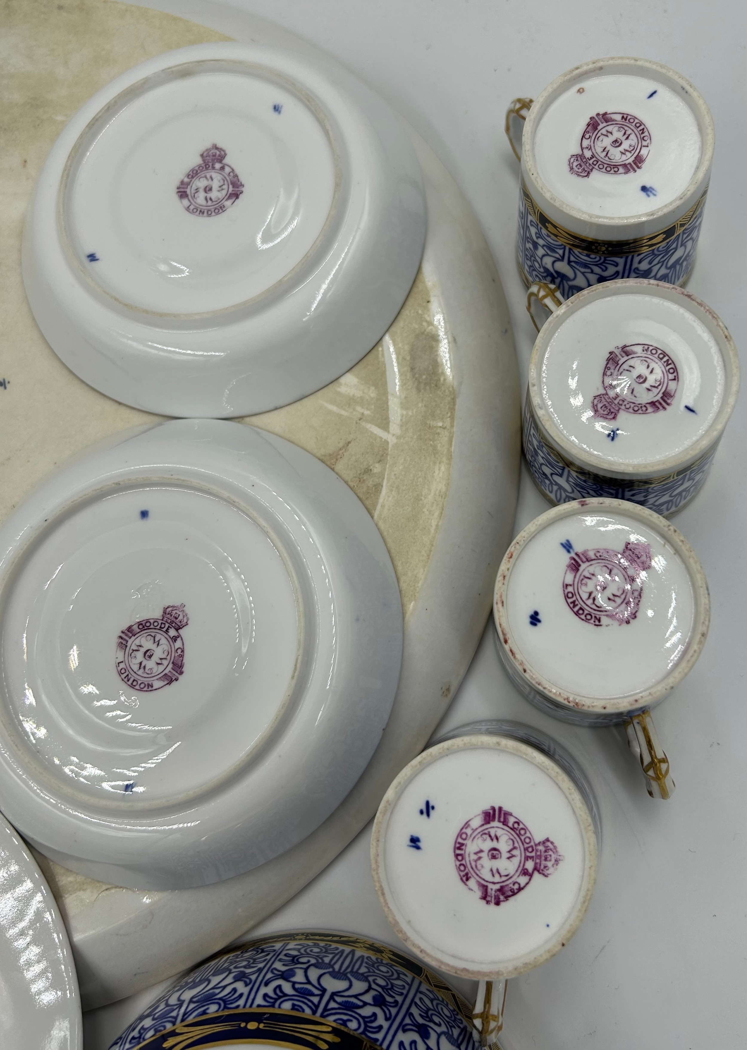 A collection of 19thC Royal Worcester 'Royal Lily' pattern items to include charger 37cm d, plate 23 - Image 4 of 14