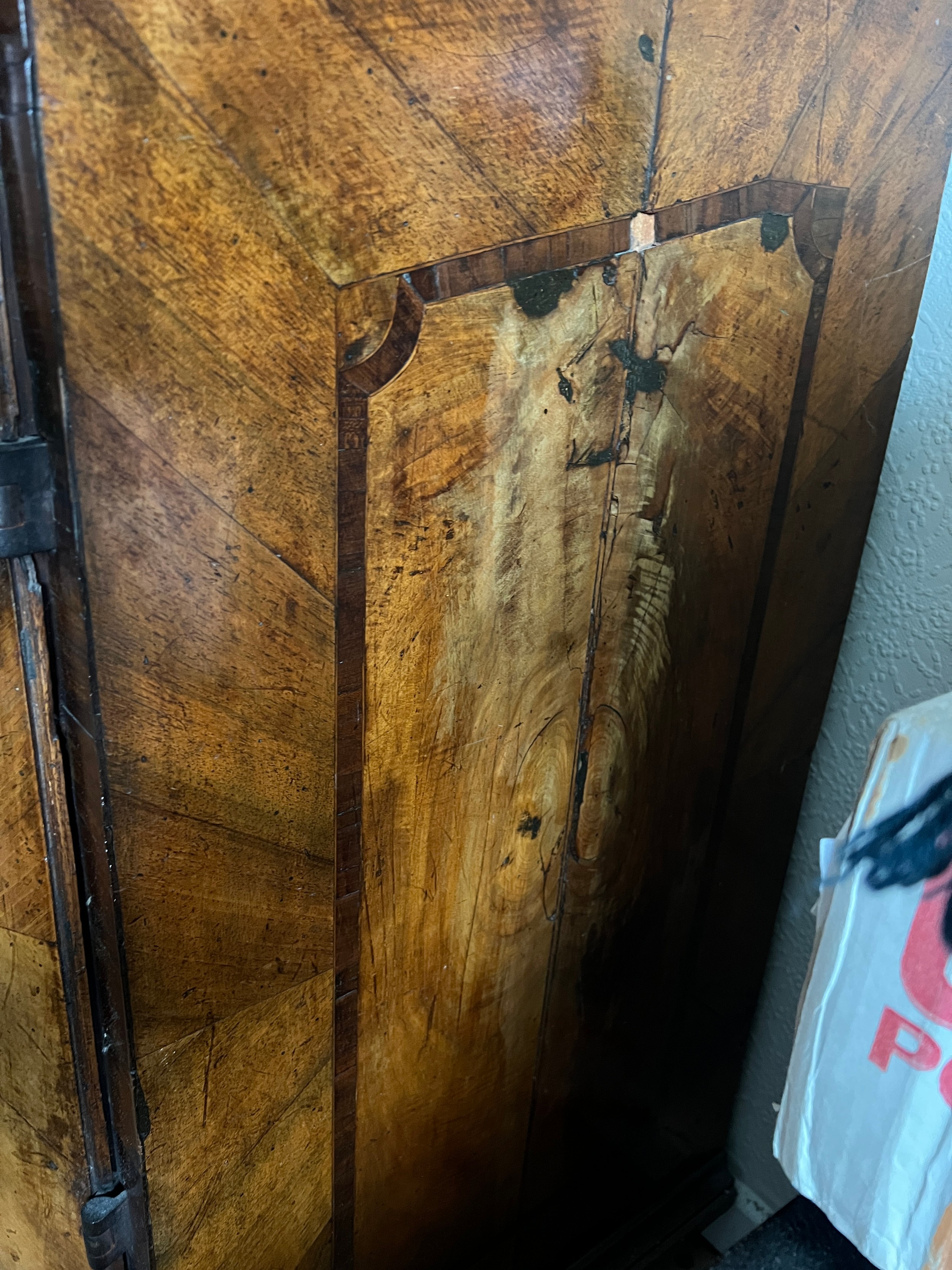 An 18thC Austrian two door inlaid cabinet with sloping top and drawer to base. 109cm w x 94cm h x - Bild 7 aus 14