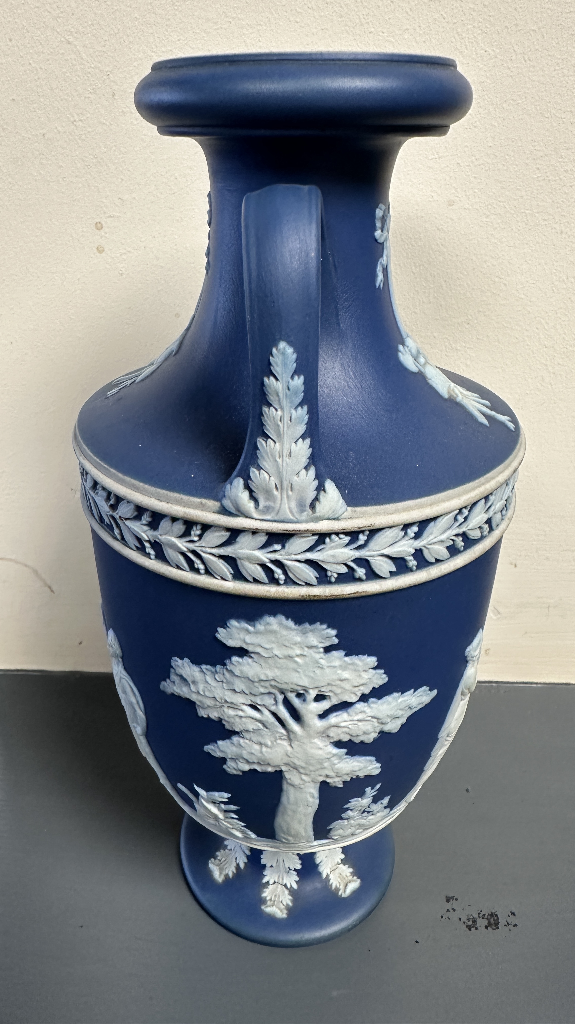 A pair of Wedgwood Jasperware vases, 23cm h. - Image 10 of 16