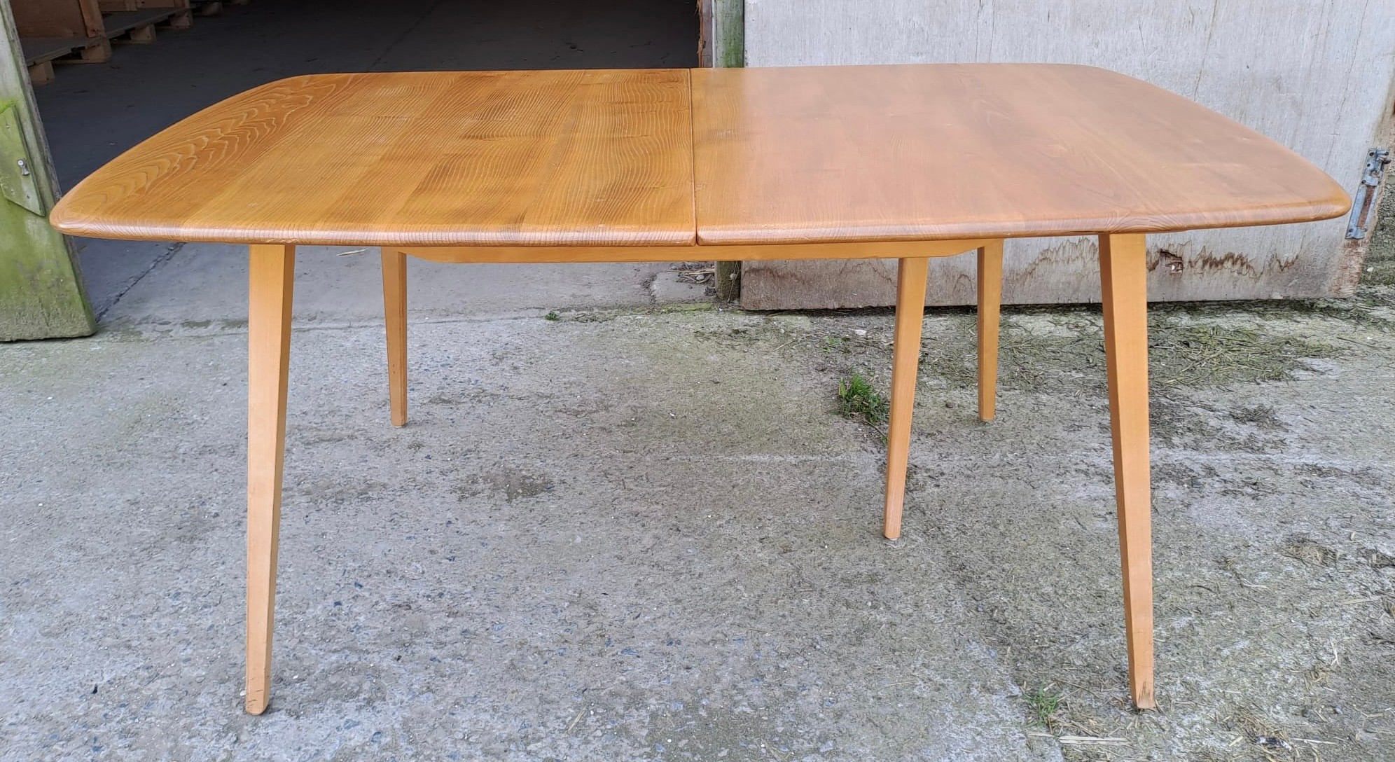 A mid 20thC Ercol extending dining table. Closed 82cm h x 152cm l x 91cm w, fully open 223cm l. - Image 2 of 7