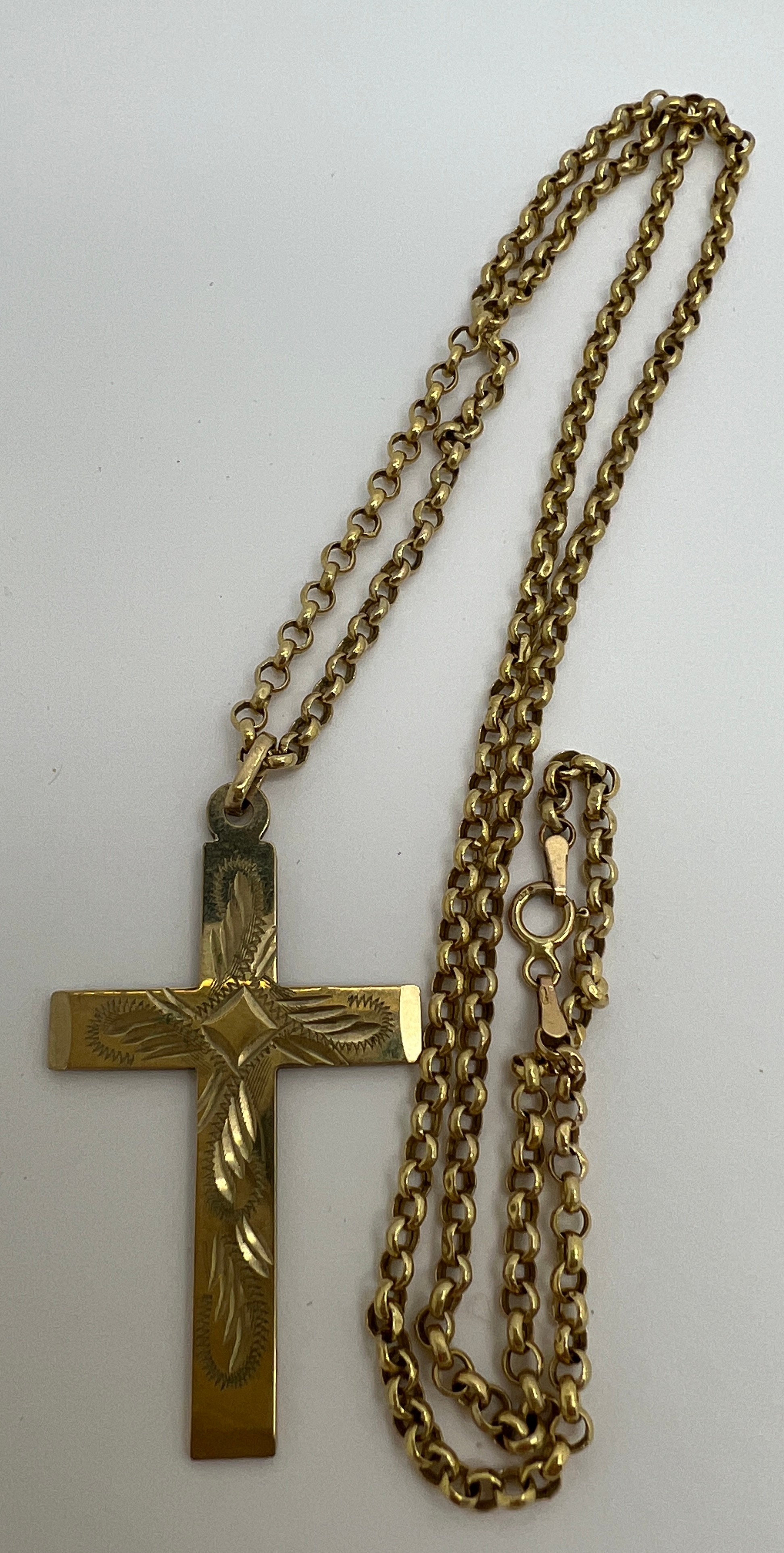 A 9 carat gold chain necklace with 9 carat gold engraved crucifix pendant. Length of chain 50cm.