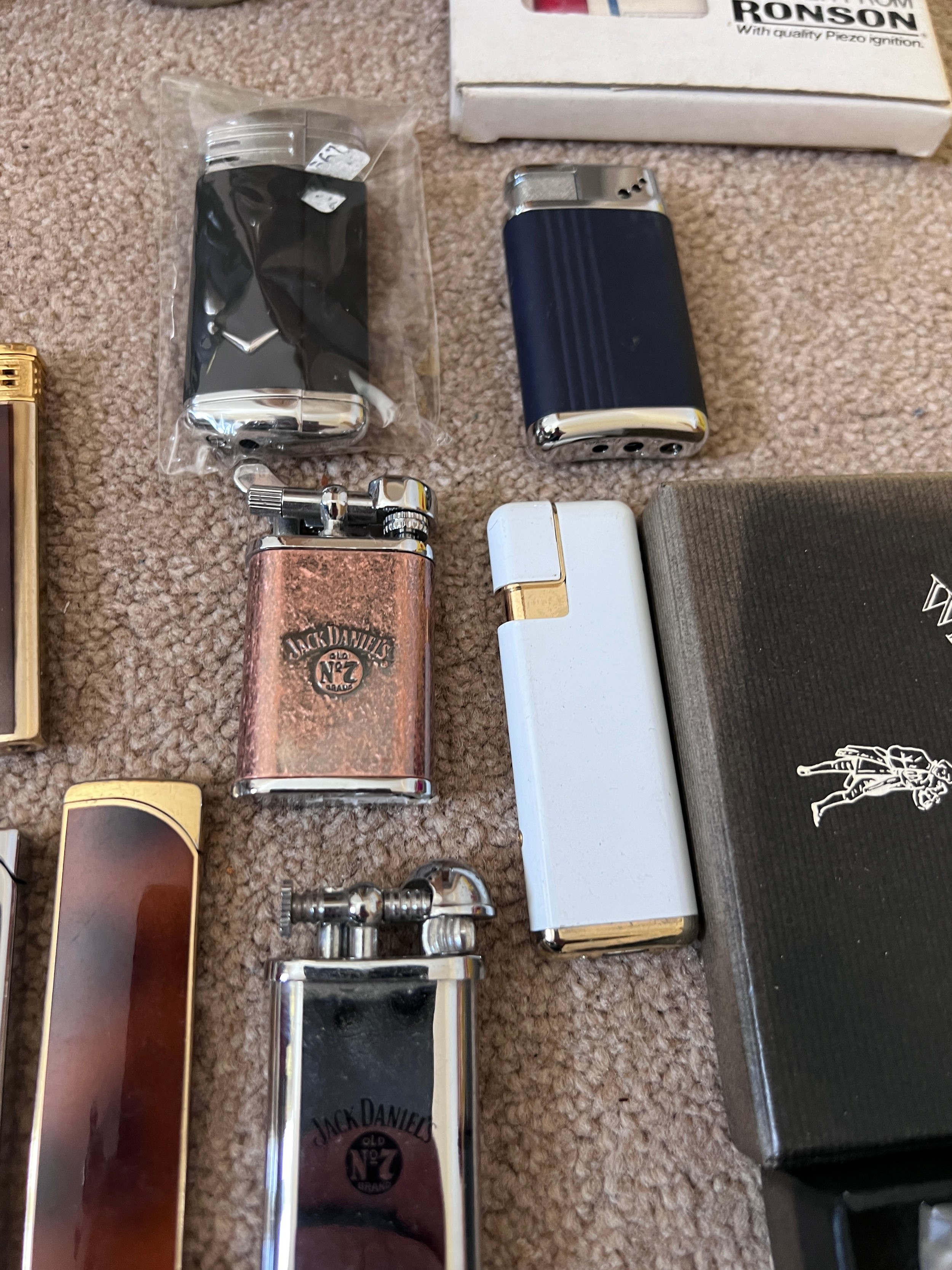 A large collection of lighters to include Ronson, Hadson, Jack Daniels etc. - Image 13 of 14