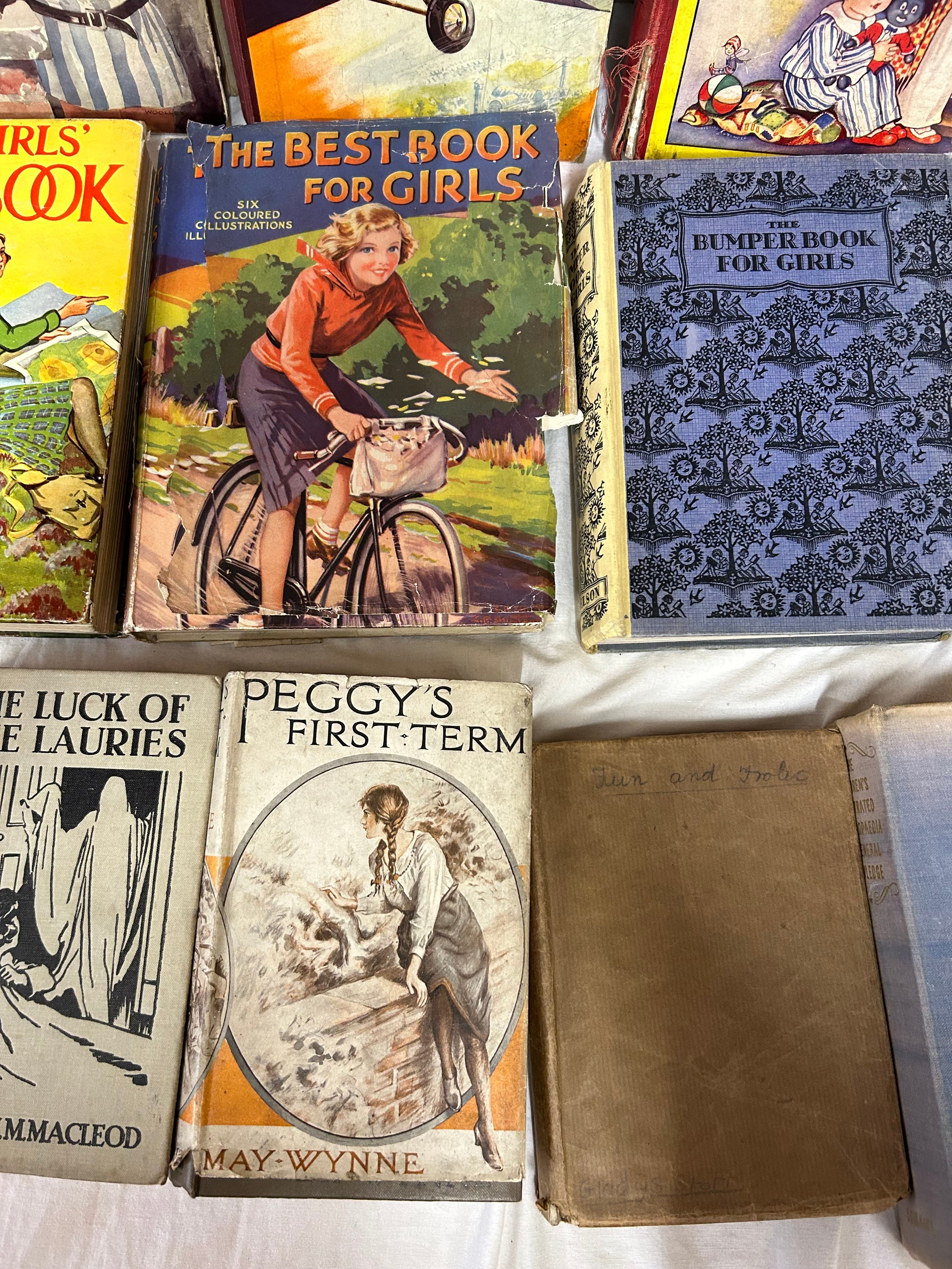 Selection of fourteen 1930/40 Childrens Books to include Our Girls Gift Book, Bumper Book for Girls, - Bild 3 aus 5