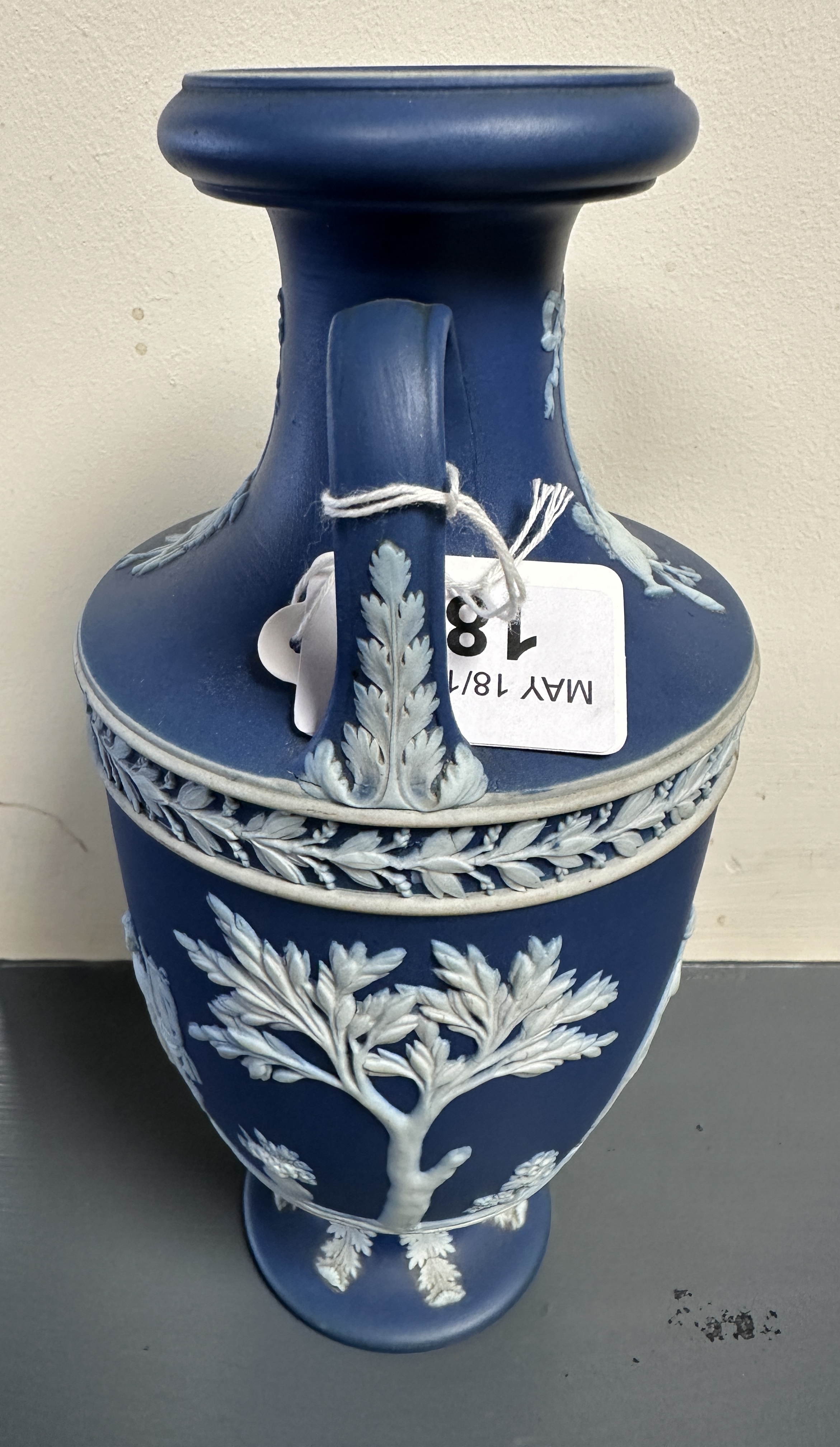 A pair of Wedgwood Jasperware vases, 23cm h. - Image 8 of 16