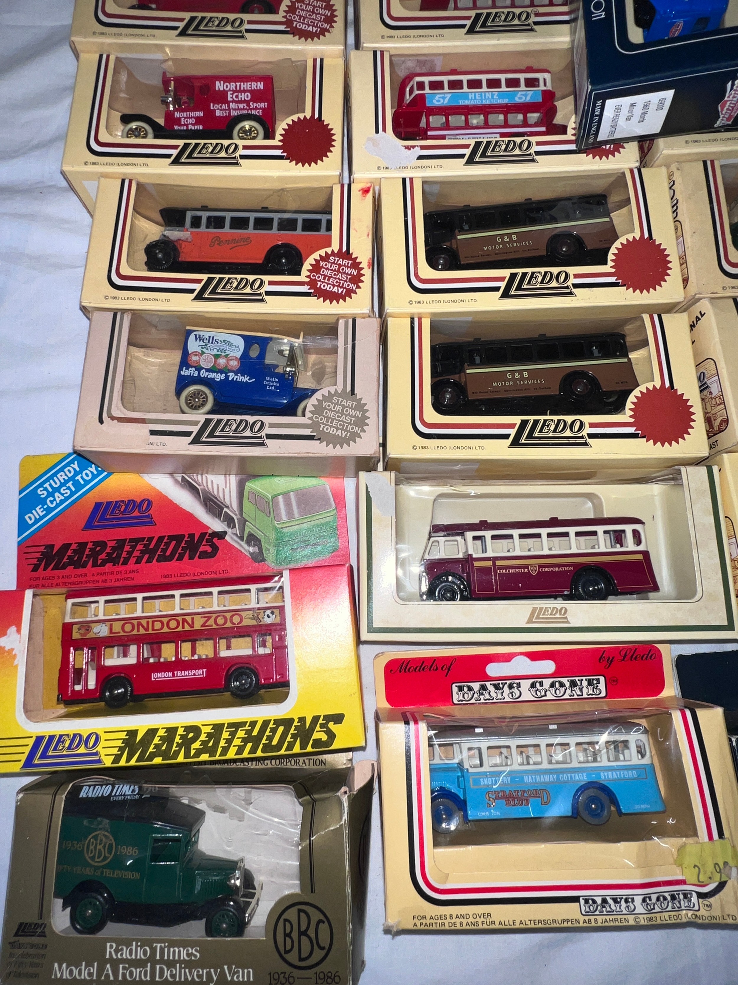 A collection of boxed Lledo models of buses & vehicles to include Days Gone, Models of Yesteryear, - Bild 2 aus 7