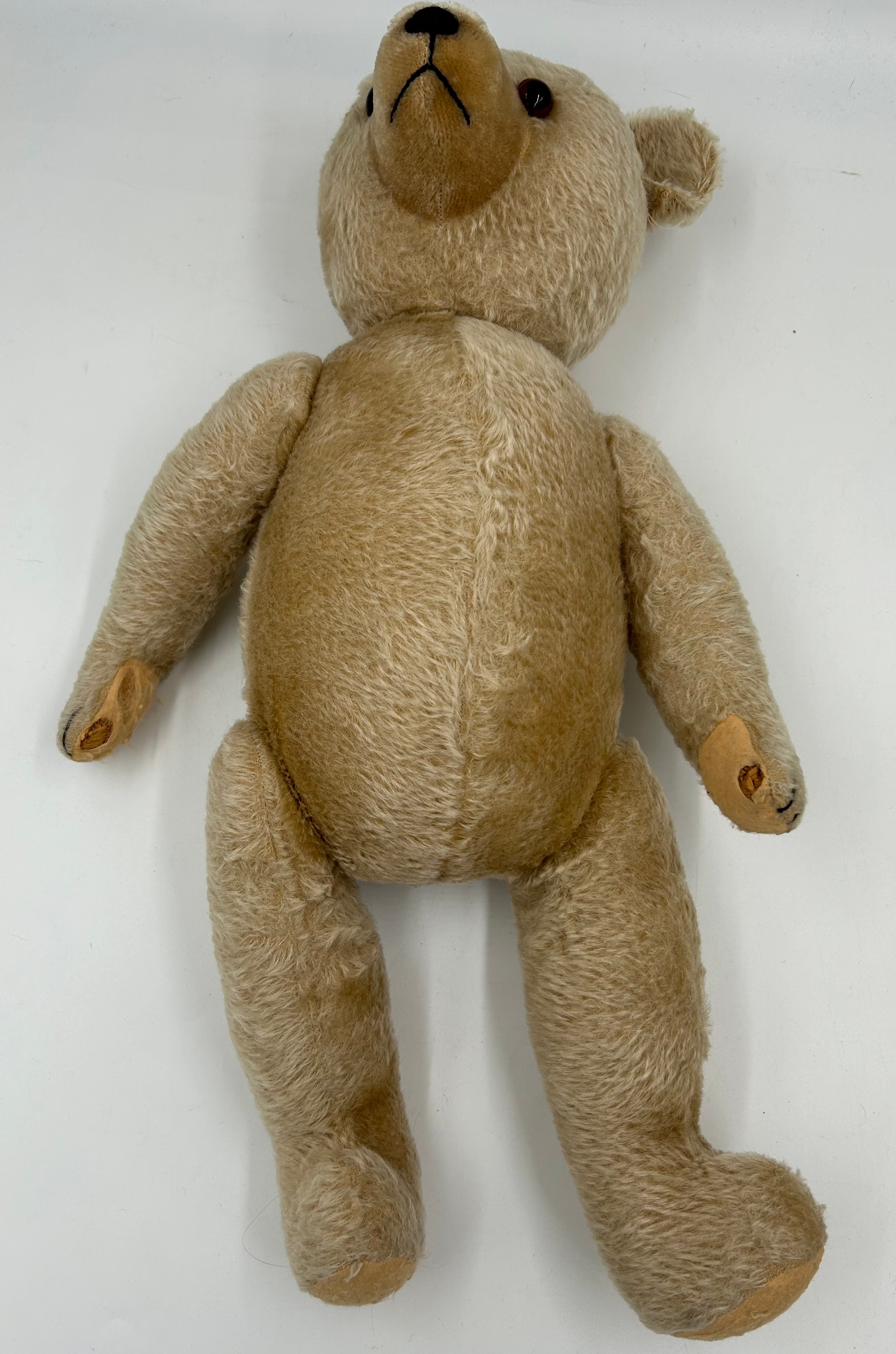Two vintage jointed teddy bears. Largest with growler approx. 61cm l, smallest 45cm l. - Bild 6 aus 8