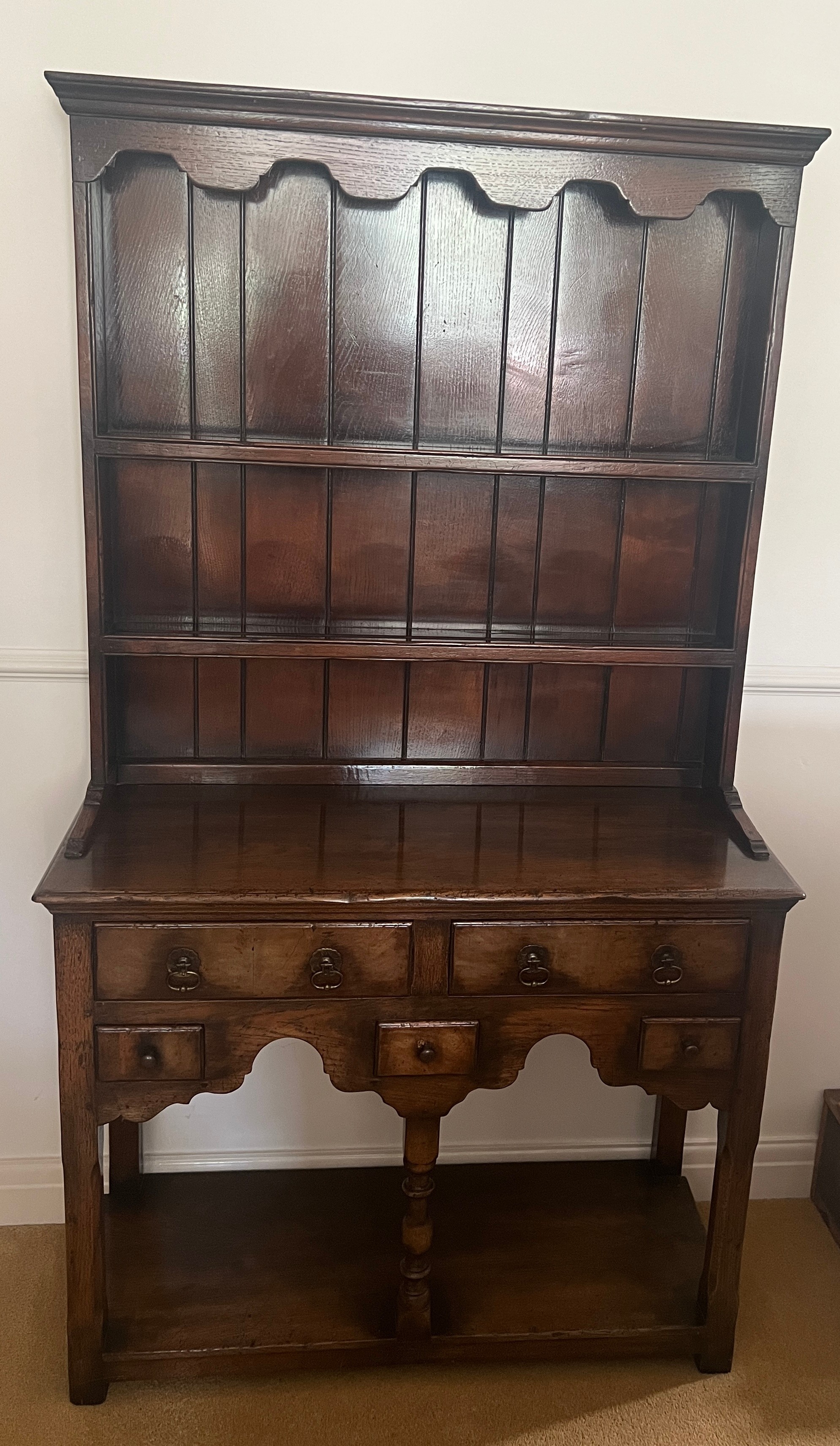 A good quality 20thC oak dresser of small proportions. Plate rack to back and five drawers to - Image 2 of 4