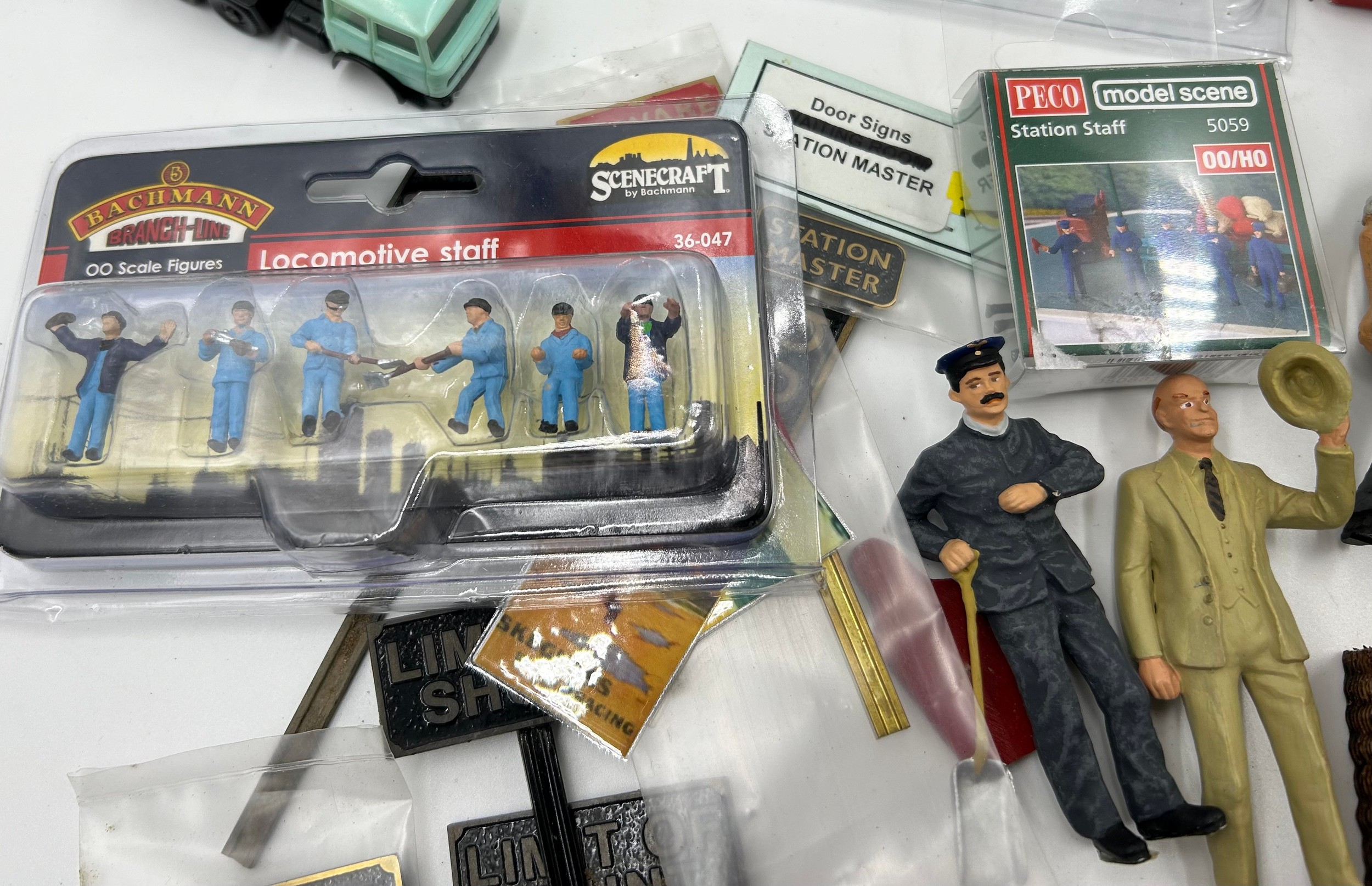 A collection of various miniature railway accessories to include model train metal railway signs, - Image 3 of 7