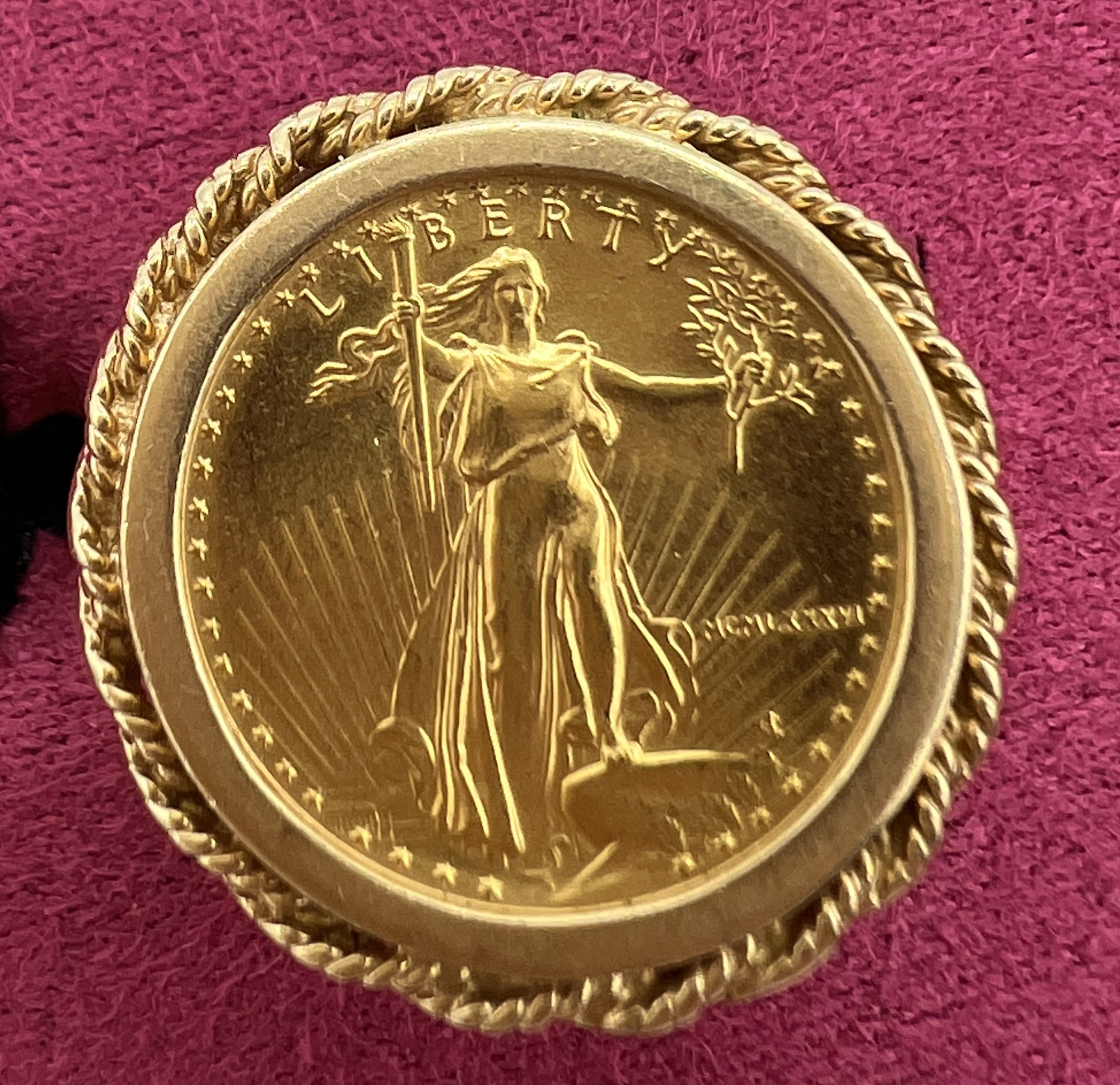 A 1986 Liberty Gold 5 Dollar coin ring set in 14 carat gold. Size O. Weight 7.8gm. - Image 2 of 3