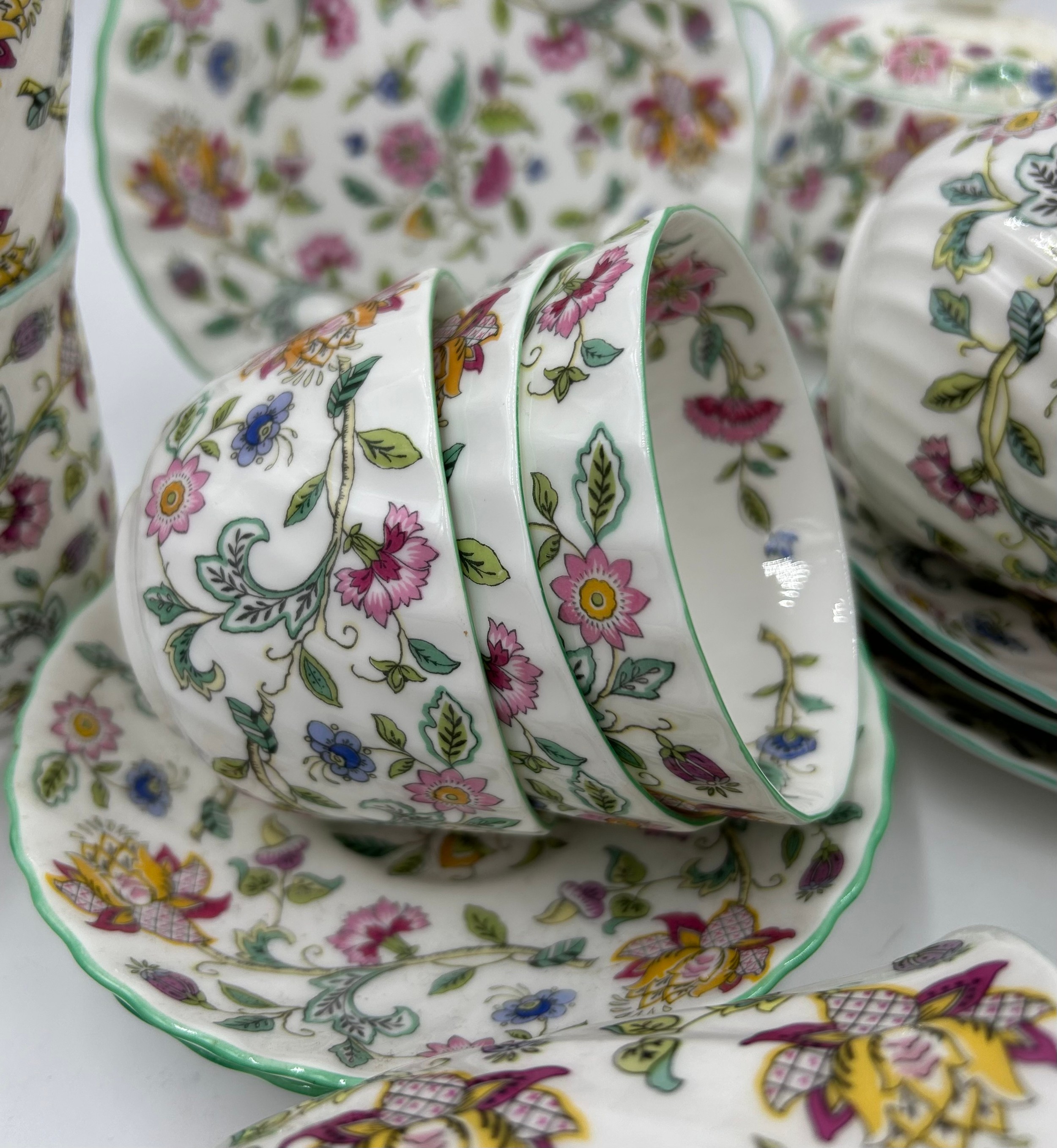 Minton Haddon Hall part tea service to include teapot, 4 x breakfast cups and saucers, 6 x - Image 3 of 5