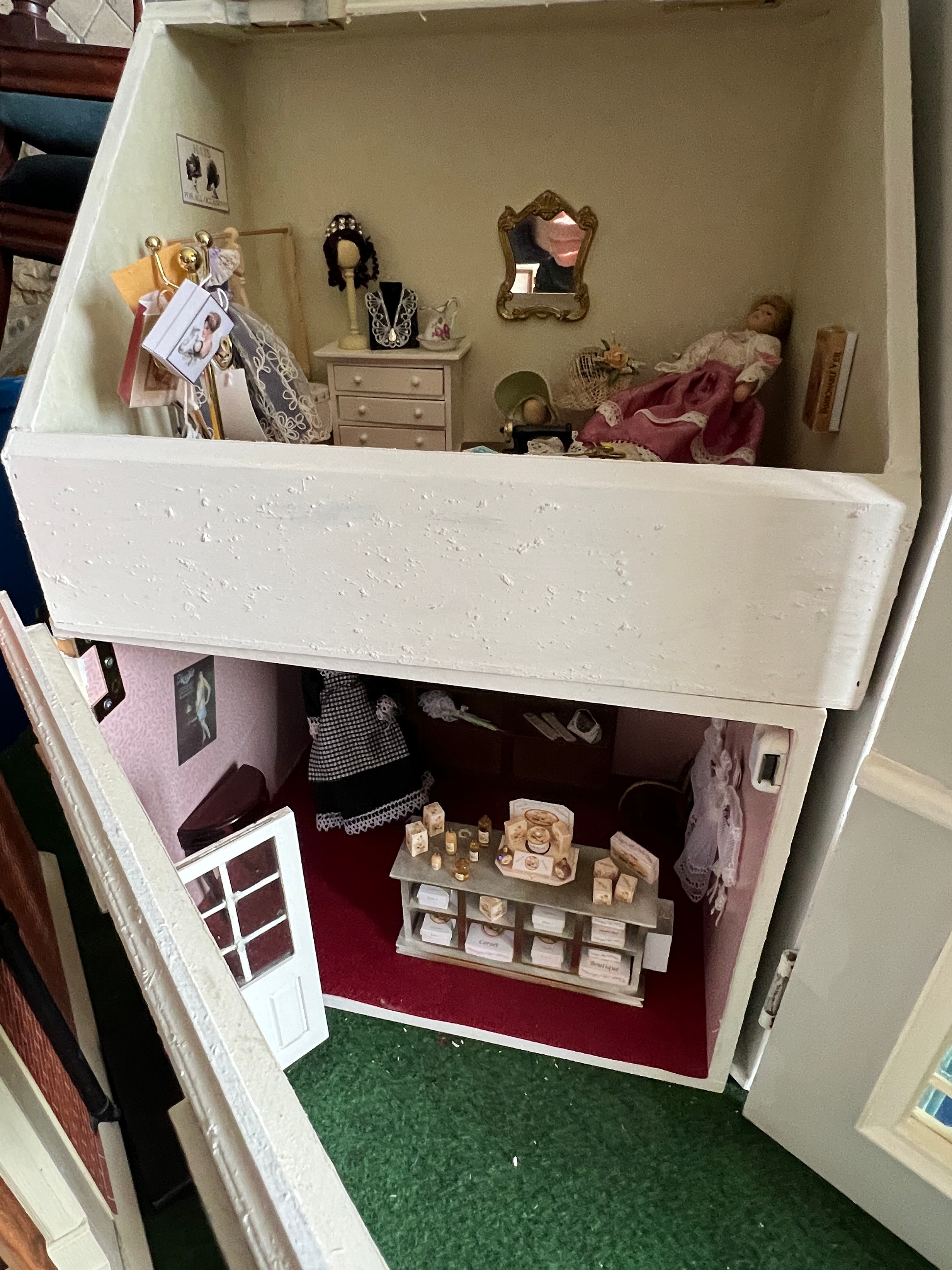 A modern dolls house, 61cm w x 83cm h x 31cm w together with bakers shop, music room, shop with - Image 4 of 12