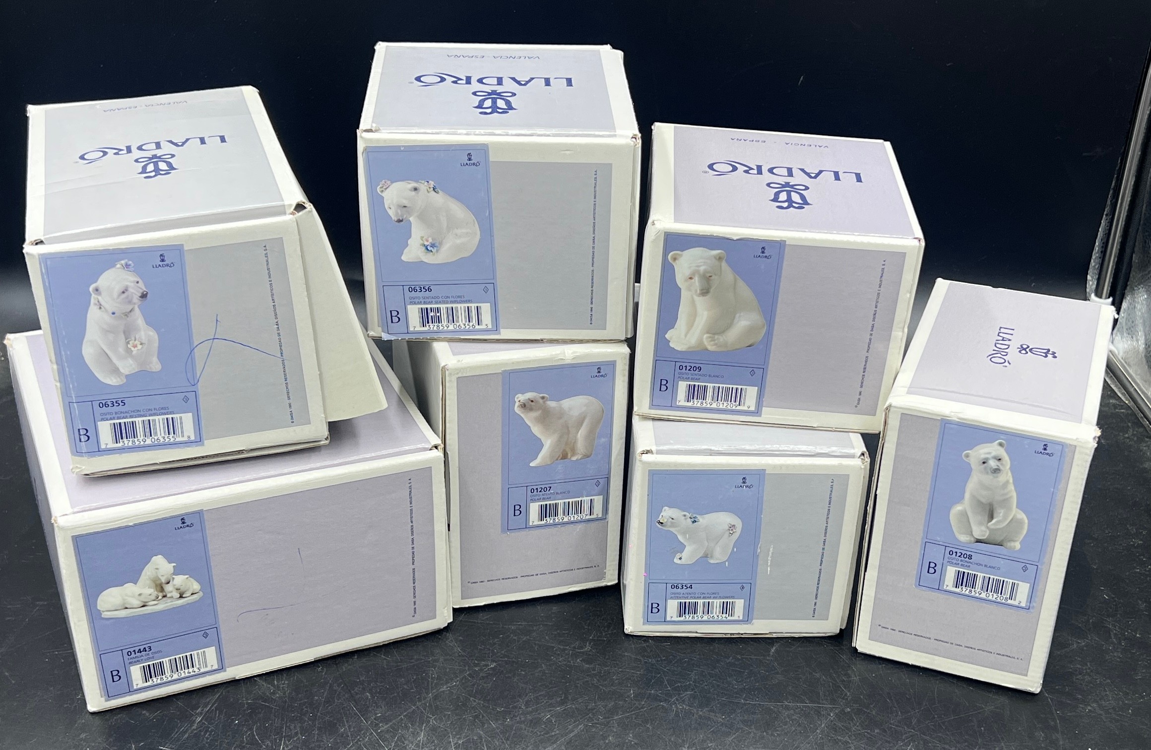 Boxed Lladro Polar Bears to include 1443 Bearly Love, 1207 Polar Bear, 1208 Polar Bear, 6355 Polar - Image 2 of 7