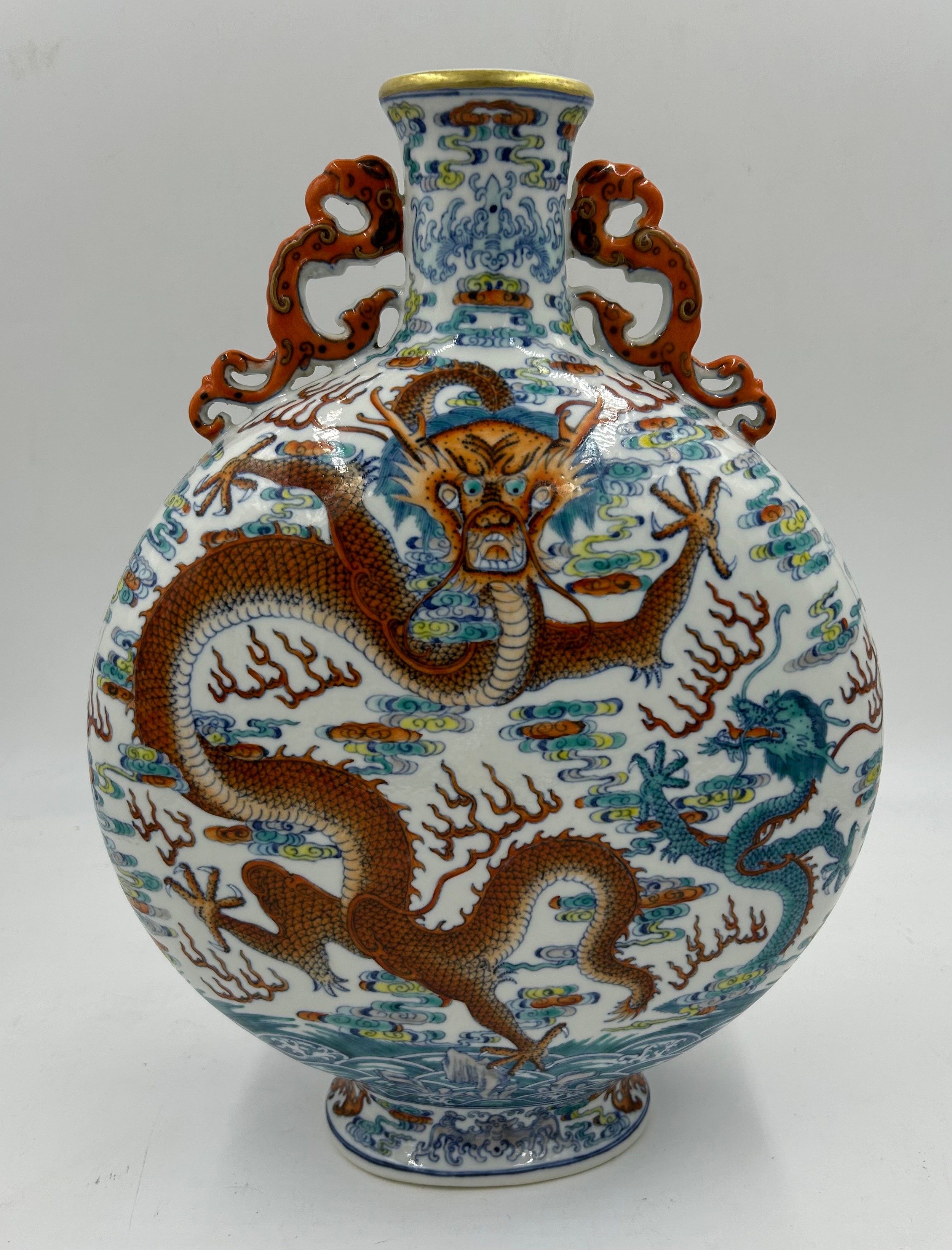 A 20thC Chinese Douai porcelain dragon double handle moon flask vase. 39cm h x 29cm w. - Bild 2 aus 6