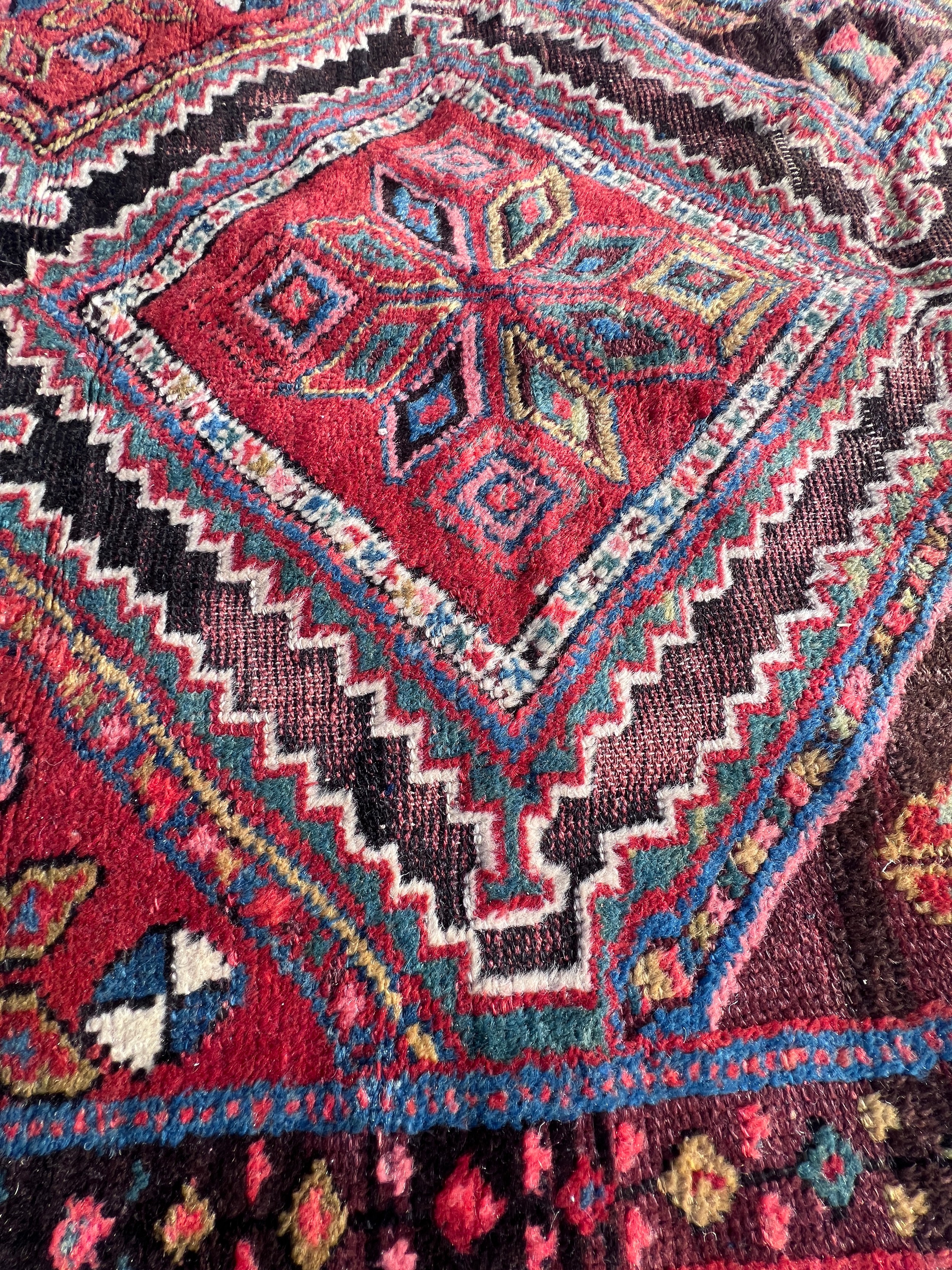 An orange and blue ground wool rug. 278cm x 131cm. - Bild 7 aus 9