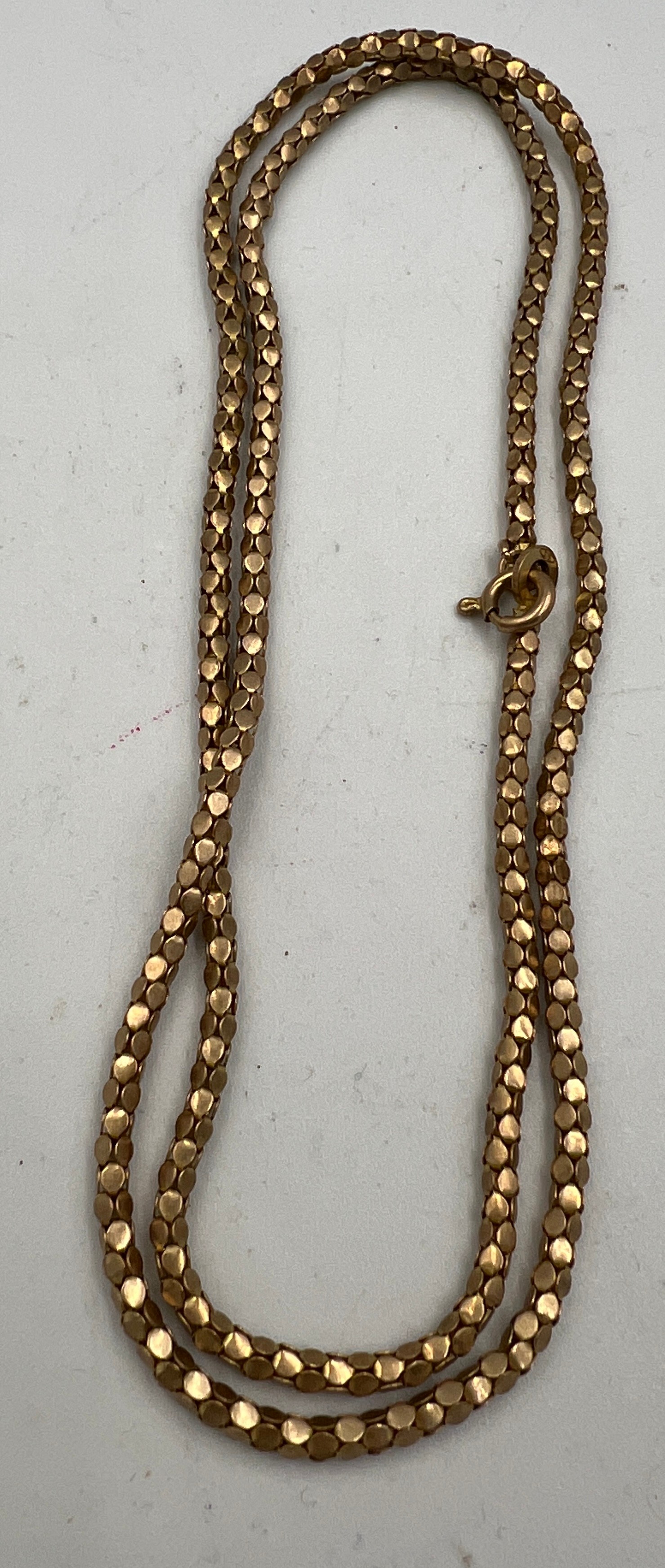 A 9 carat gold chain necklace. Length 52cm. Weight 6.4gm.