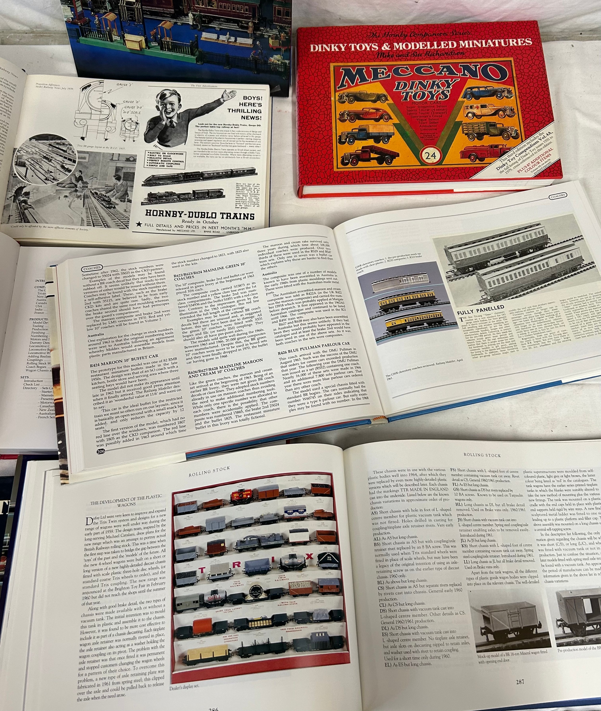 Hardback reference books to include The History of Trix HO/OO Model Railways in Britain, Tony - Bild 3 aus 4
