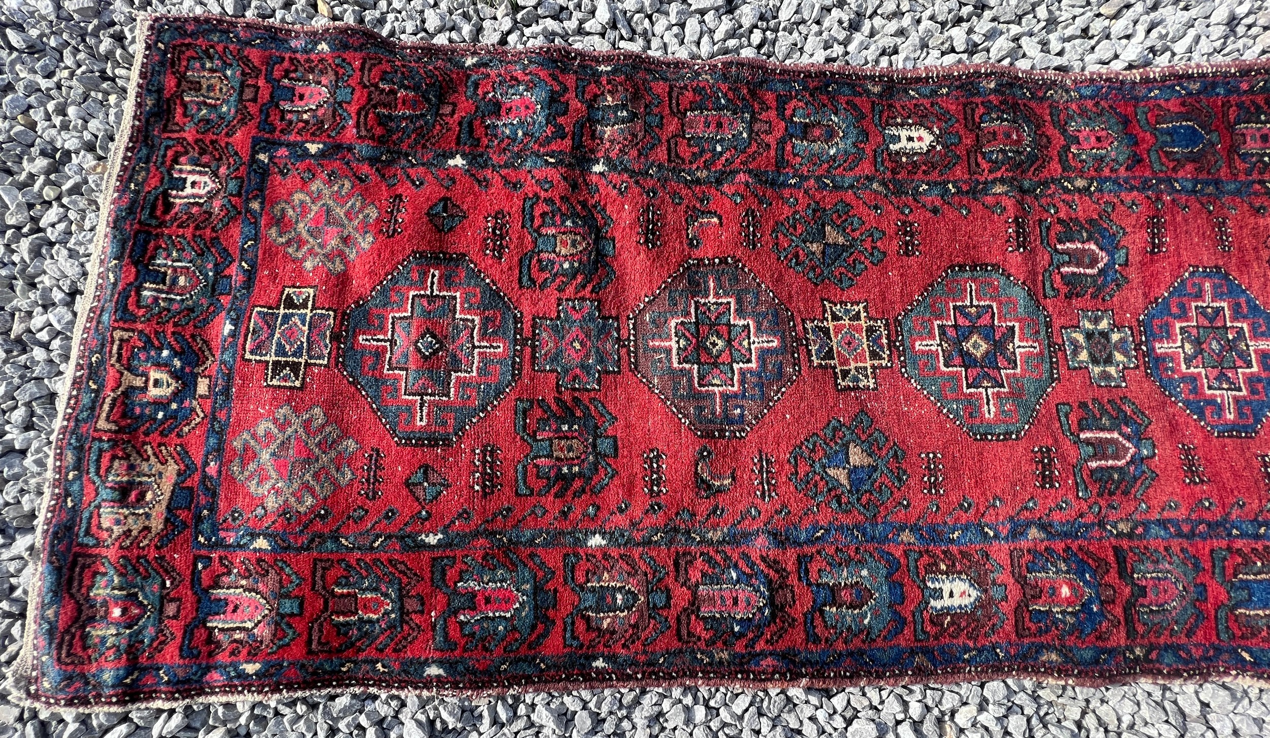 A red ground wool carpet runner 273 x 80cm. - Bild 2 aus 8