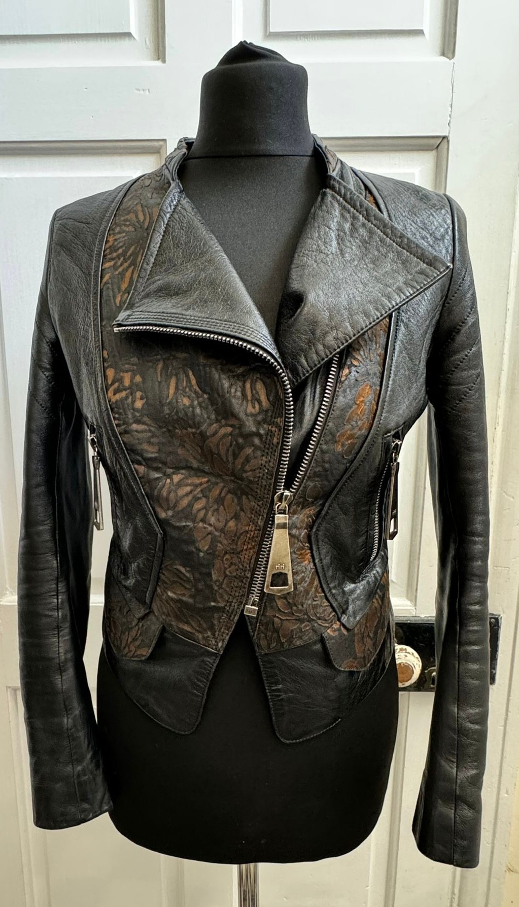 A real black leather jacket by Deja - Vu along with a genuine black leather Gucci Marmont bag. - Image 8 of 11