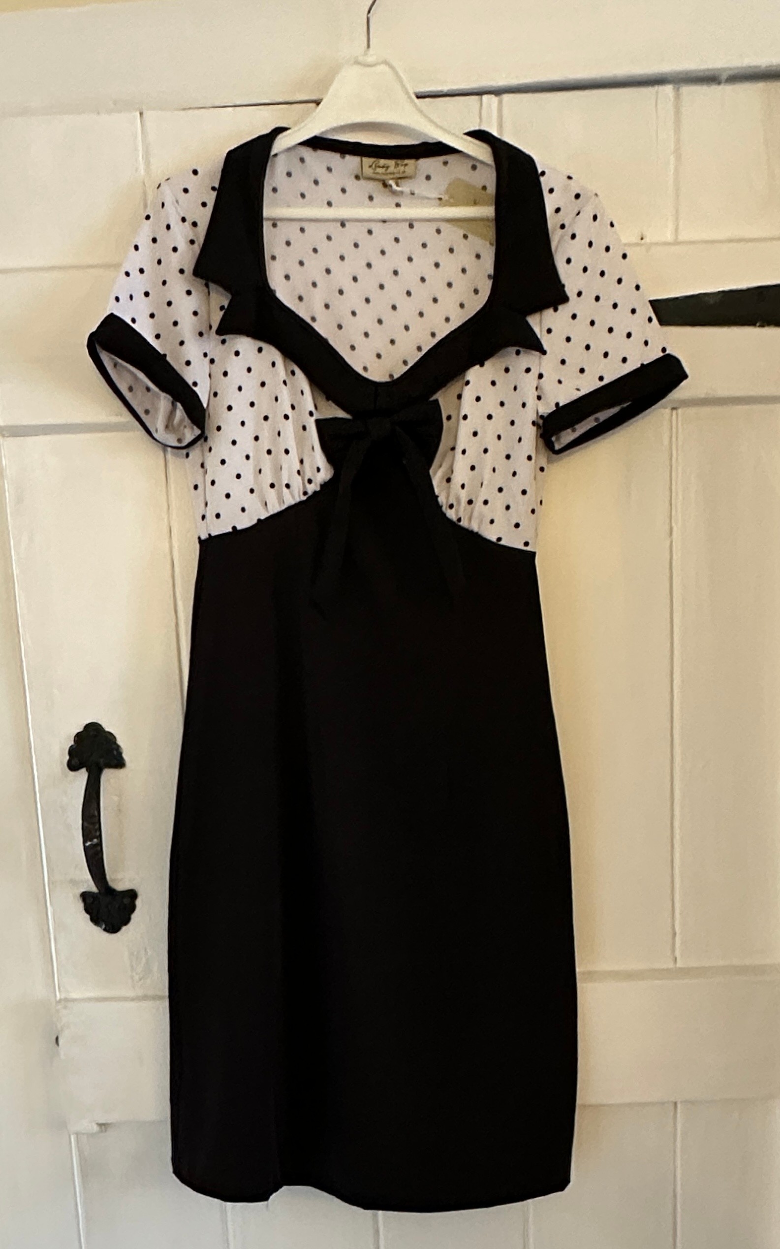 Vintage clothing to include an 80's Windsmoor pinstripe skirt suit size 14, a bubble stitch 50-60' - Image 4 of 14