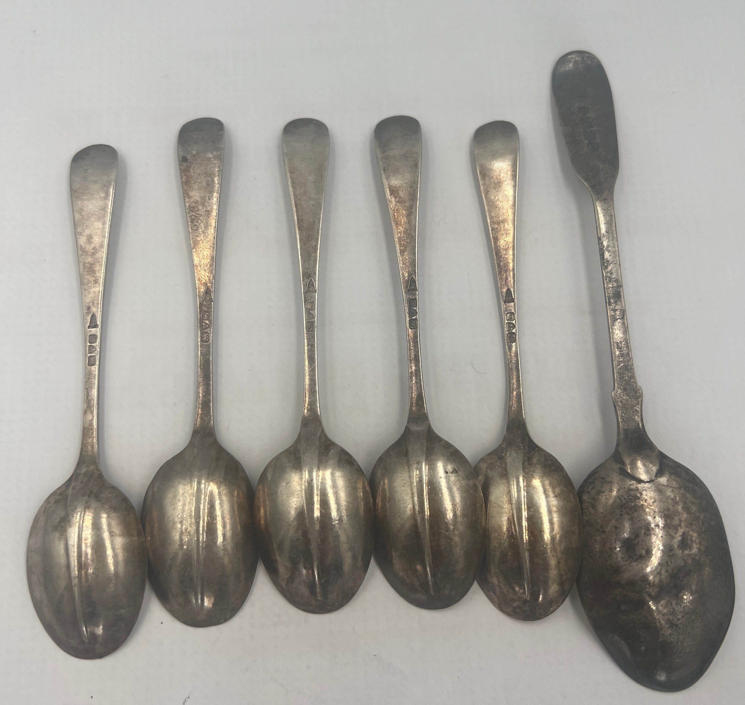 Six silver teaspoons, five rat tailed Chester 1906 and one single spoon. Total weight 79gm. - Image 2 of 2