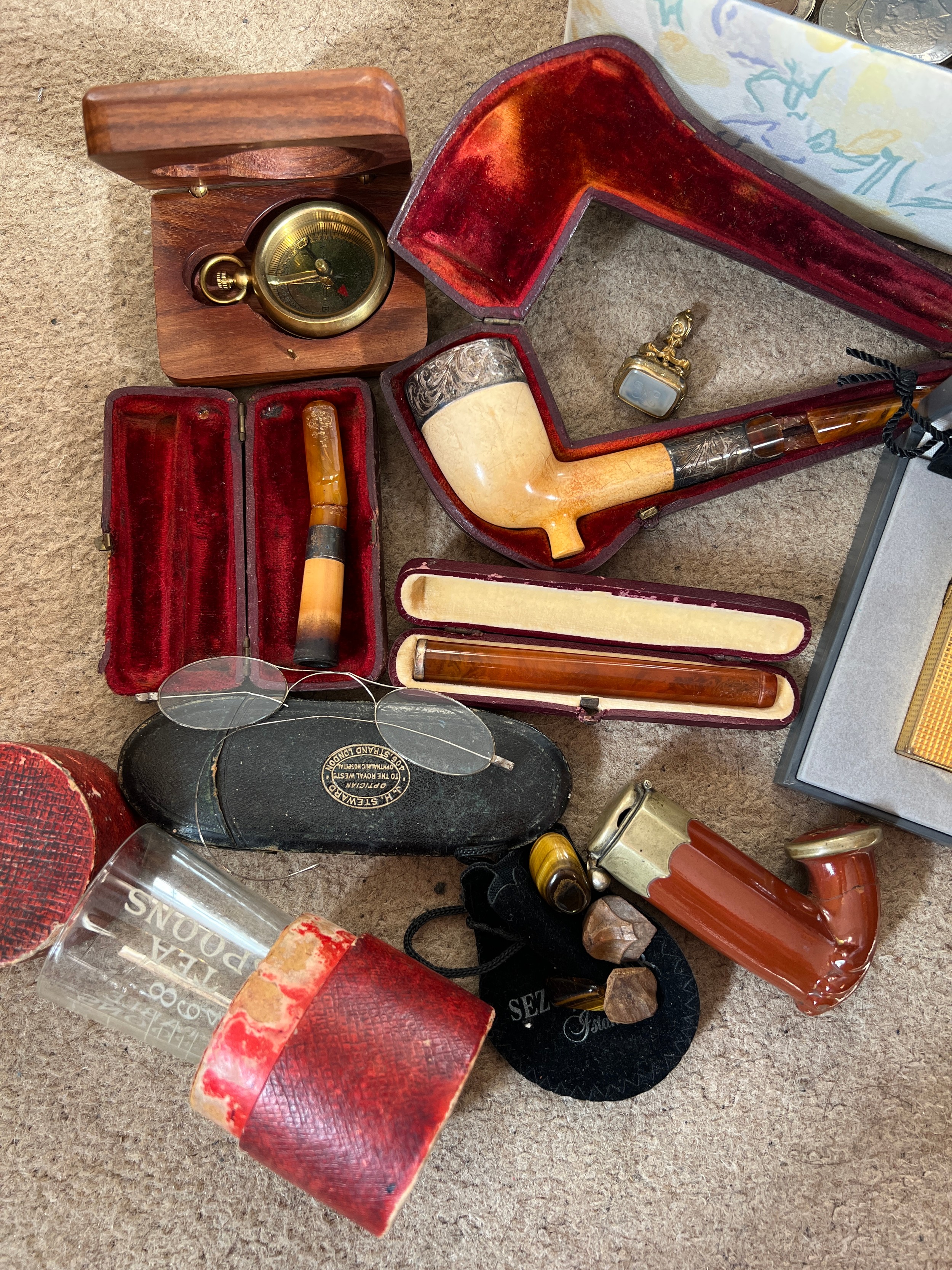 A miscellaneous lot to include Meerschaum, silver and amber cased pipe, cheroot holder, Dunhill - Bild 2 aus 4