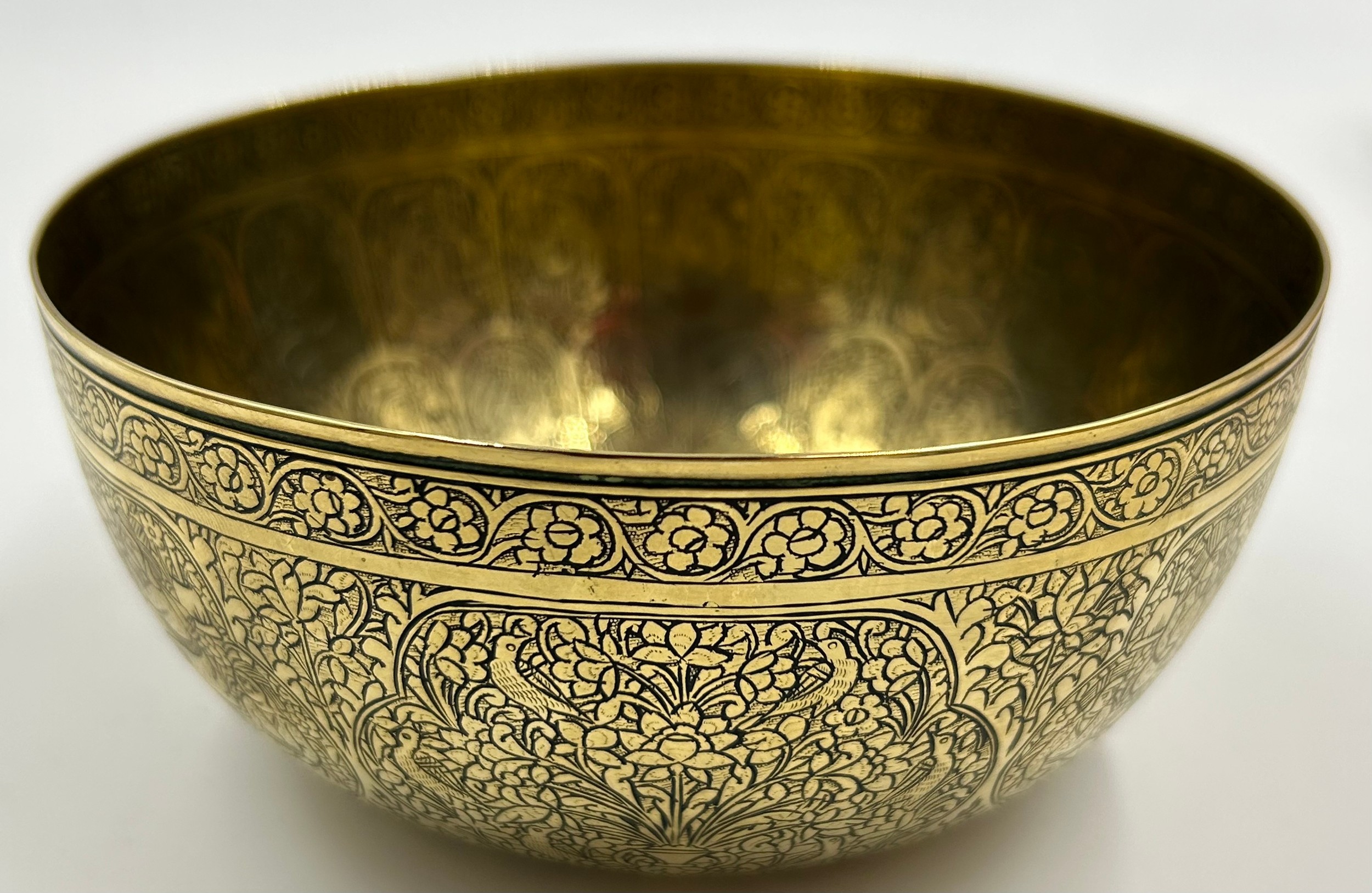 Brass ware to include a scalloped tray 45cm d, small tray, bowl, galleried tray all with Eastern - Image 4 of 14