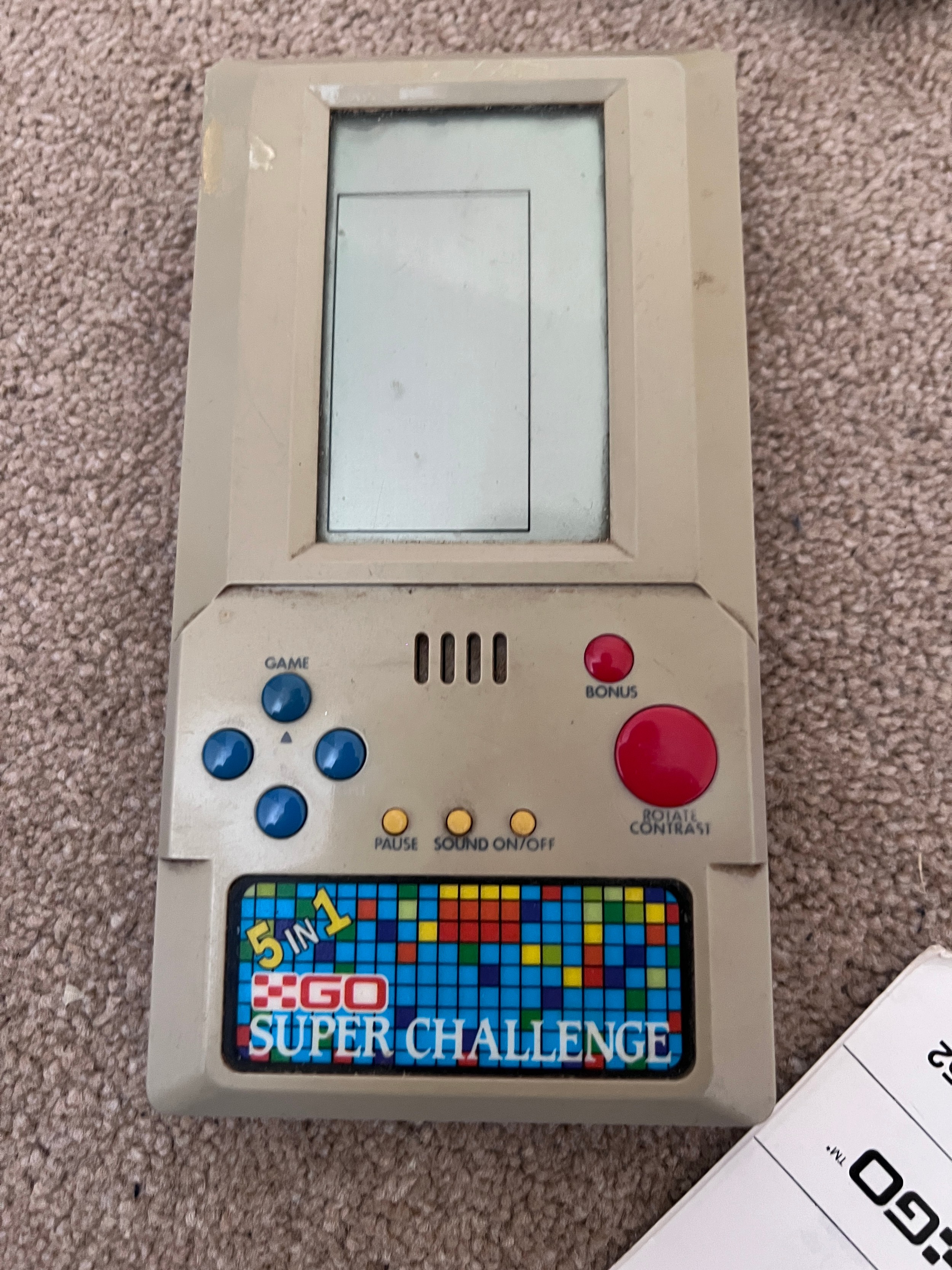 A Go 5-in-1 super challenge handheld game console together with a Radioshack handheld shooting game. - Bild 3 aus 3