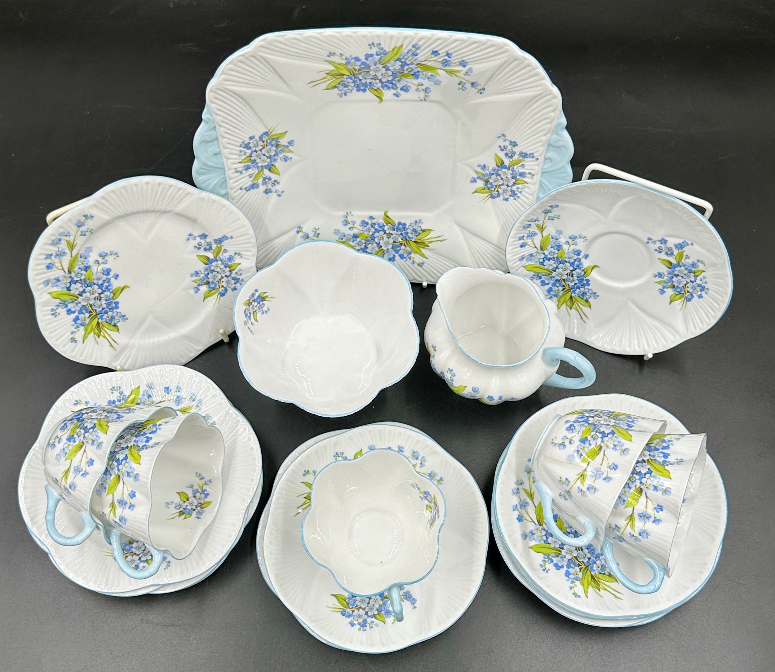 Shelley Forget-Me-Not pattern no. 2394 - twenty pieces to include 5 x cups, 6 x saucers, 6 x side - Image 2 of 4