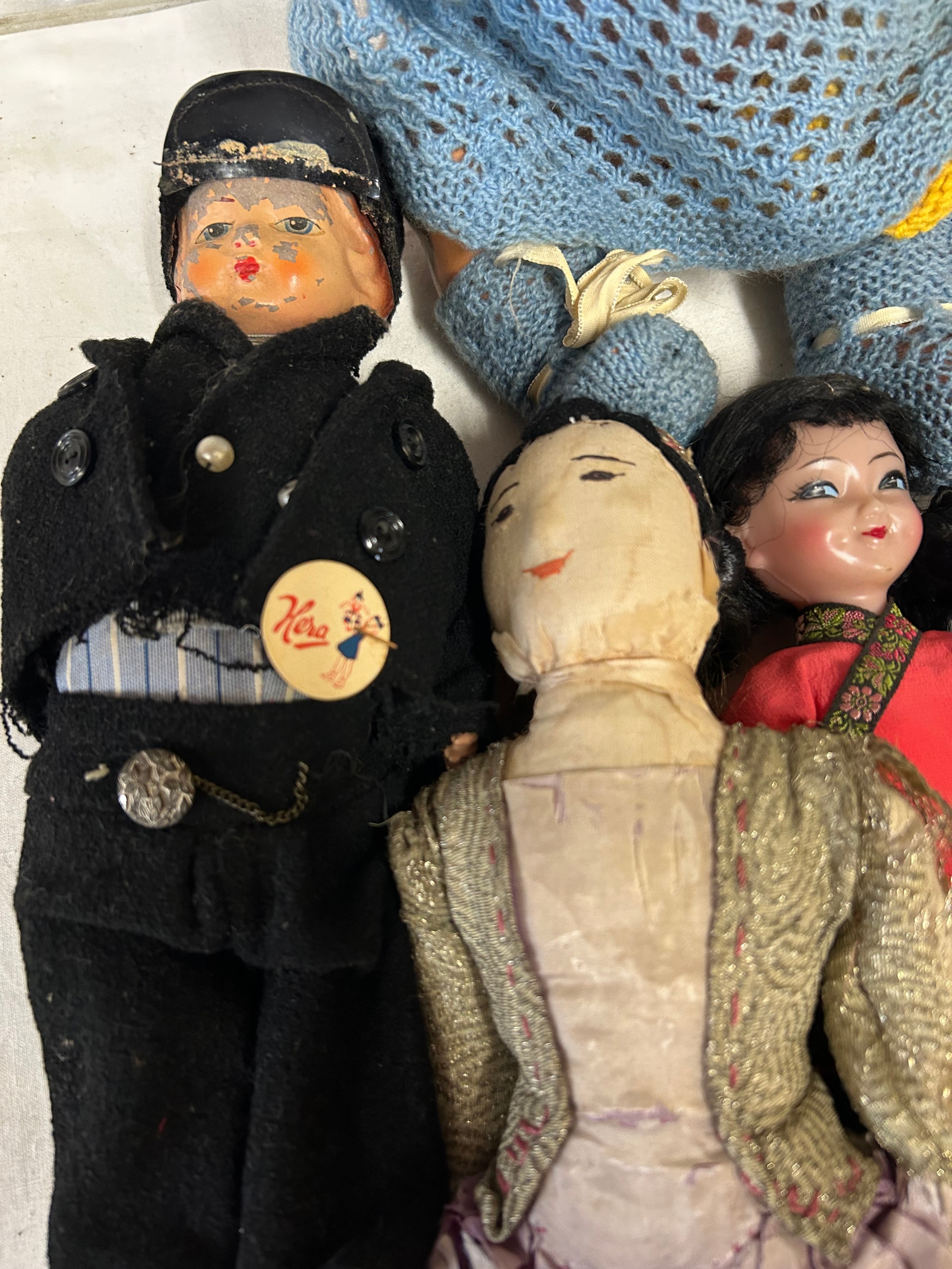 A collection of vintage dolls to include Kera doll in Dutch costume, a pot Dutch doll with clogs - Image 3 of 4