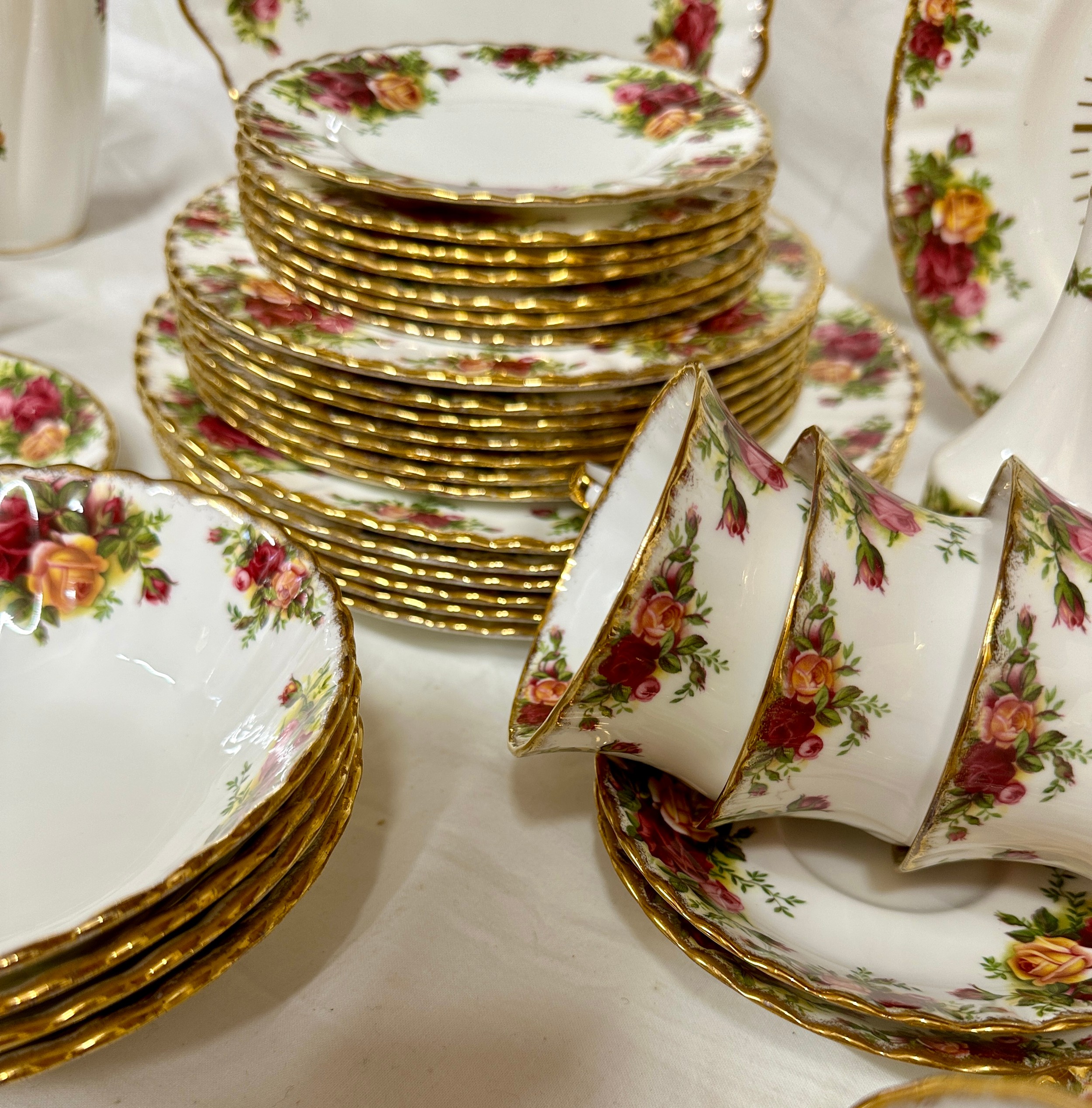 Old Country Roses Royal Albert part dinner/tea service to include cake stand, tea pot, sandwich - Image 3 of 3