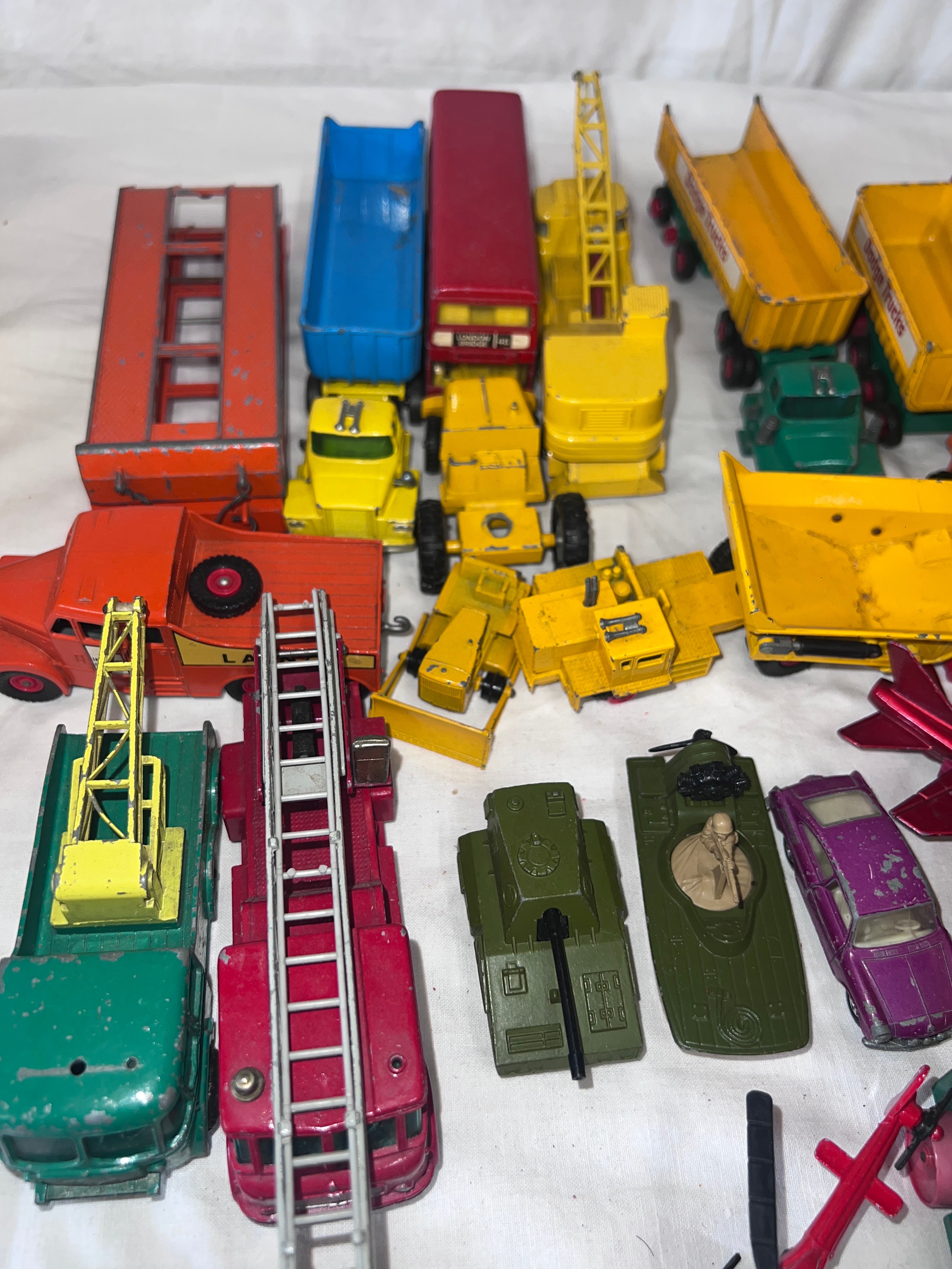 Diecast toys comprising Dinky, Corgi, Lesney, Matchbox Series etc to include Dinky Johnston Road - Image 3 of 10