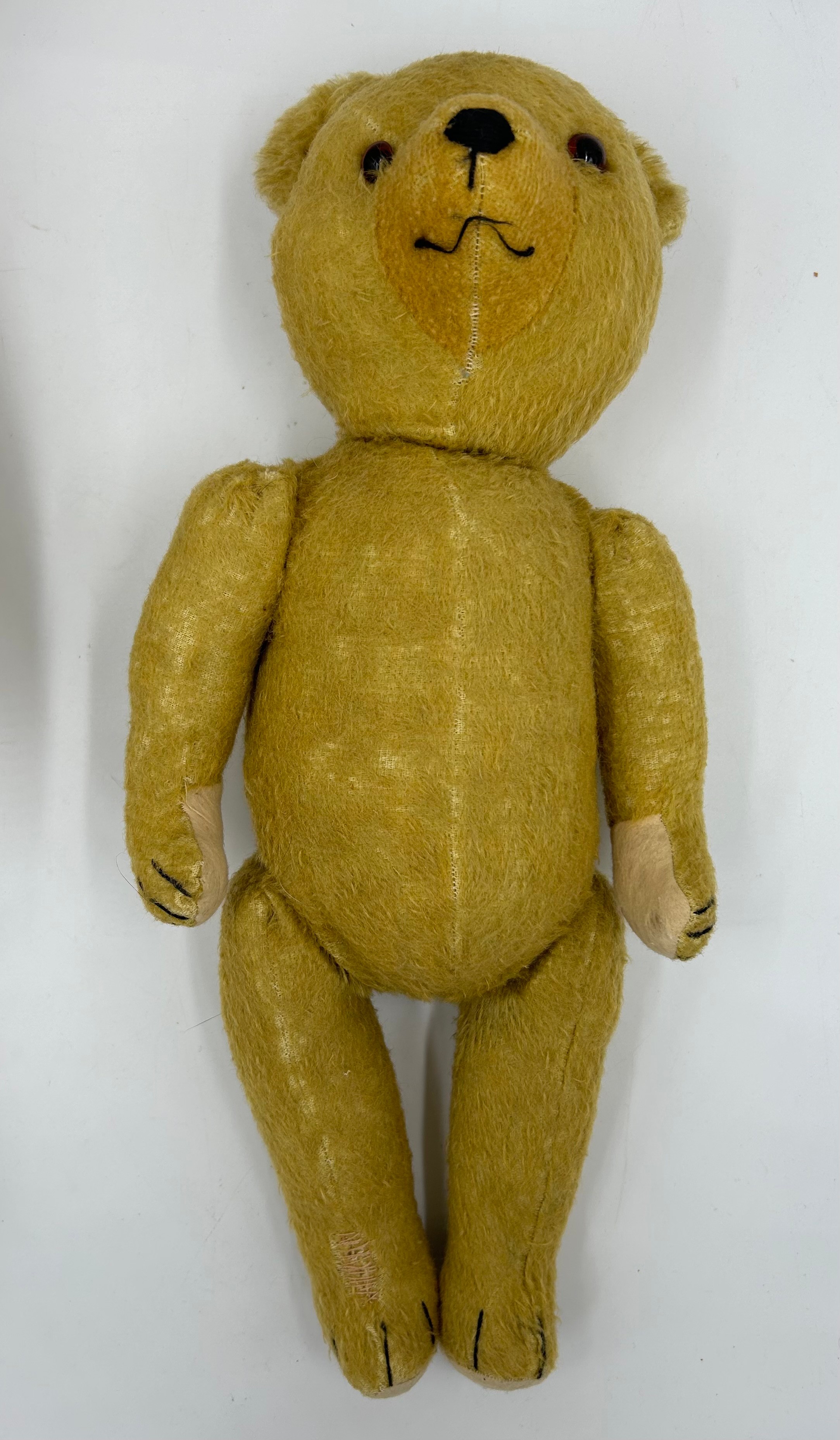 Two vintage jointed teddy bears. Largest with growler approx. 61cm l, smallest 45cm l. - Bild 3 aus 8