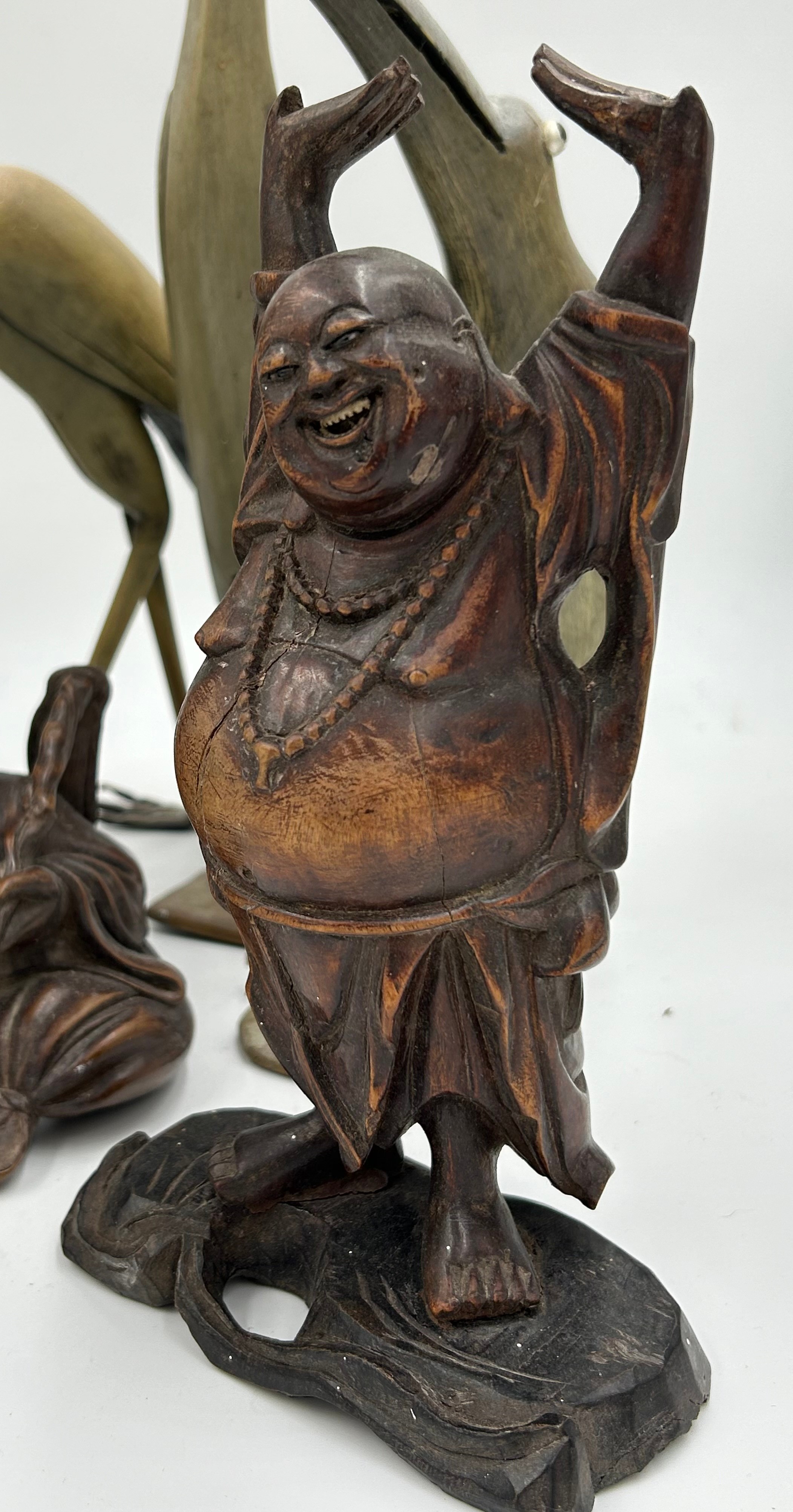 A collection of wooden and horn items to include 2 Buddha's, Chinese figure of a man and five horn - Image 3 of 11