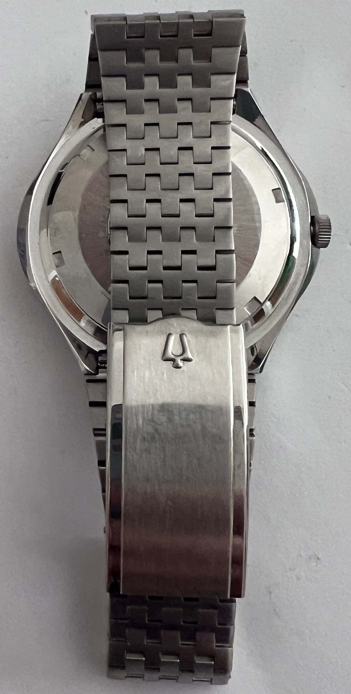 A vintage Bulova wristwatch of unusual oval shape, silver and diamond dial on stainless steel - Bild 4 aus 4