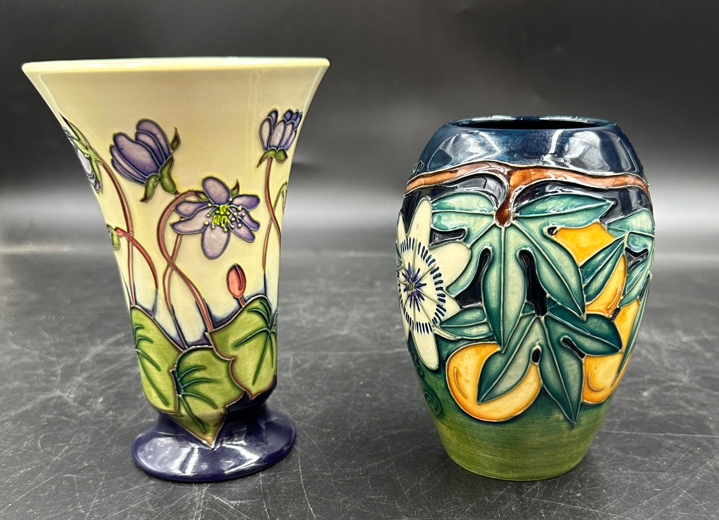 Two small Moorcroft vases, comprising Hepatica, dated 1999, approx 16cm h and 'Passion Flower', - Bild 2 aus 4