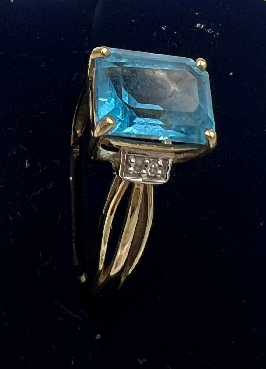A 9 carat gold ring set with blue and clear stones. Size N. Weight 2.8gm. - Image 2 of 2