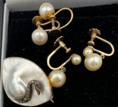 Two pairs of screw on cultured pearl and 9 carat gold earrings together with an unmarked yellow
