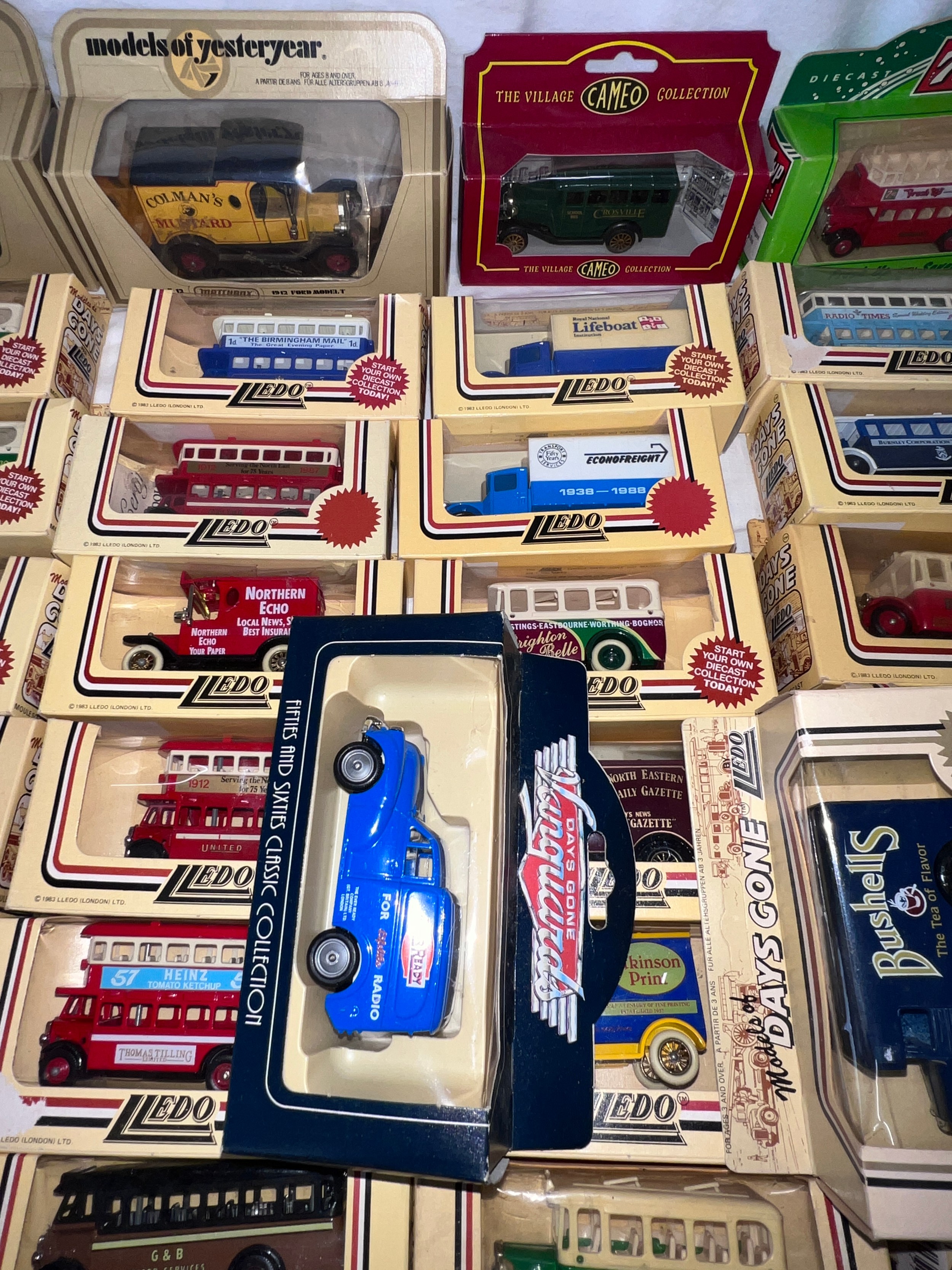 A collection of boxed Lledo models of buses & vehicles to include Days Gone, Models of Yesteryear, - Bild 5 aus 7