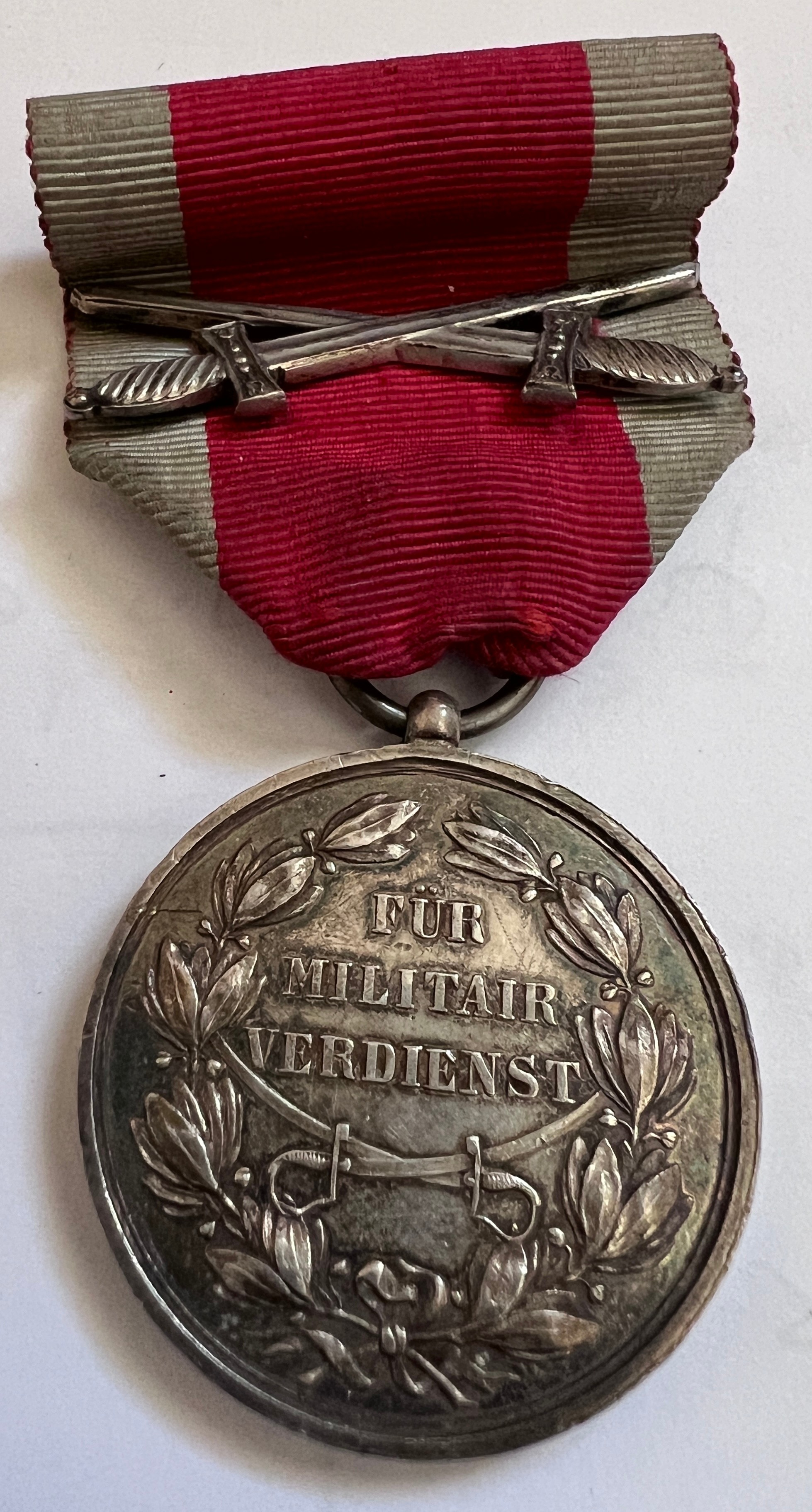 Schaumburg-Lippe, Military Merit Medal 1914-1918, silver, with crossed swords on ribbon in fitted - Image 3 of 5