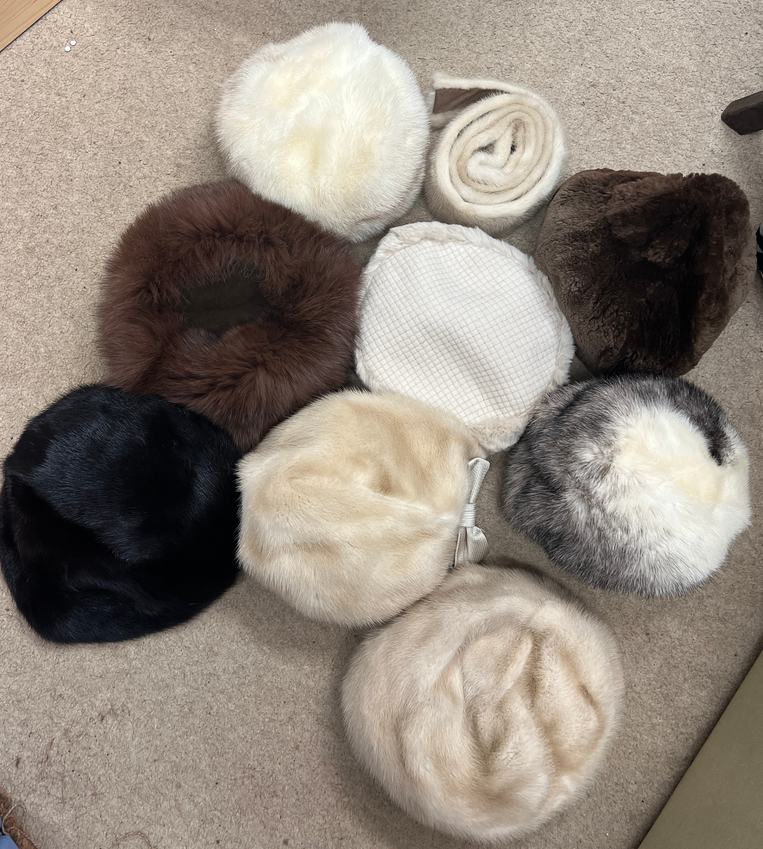 Eight various vintage fur hats and a mink belt. - Image 2 of 4