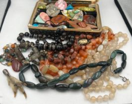 A quantity of hard stone bead necklaces and pendants to include banded agate, quartz etc.