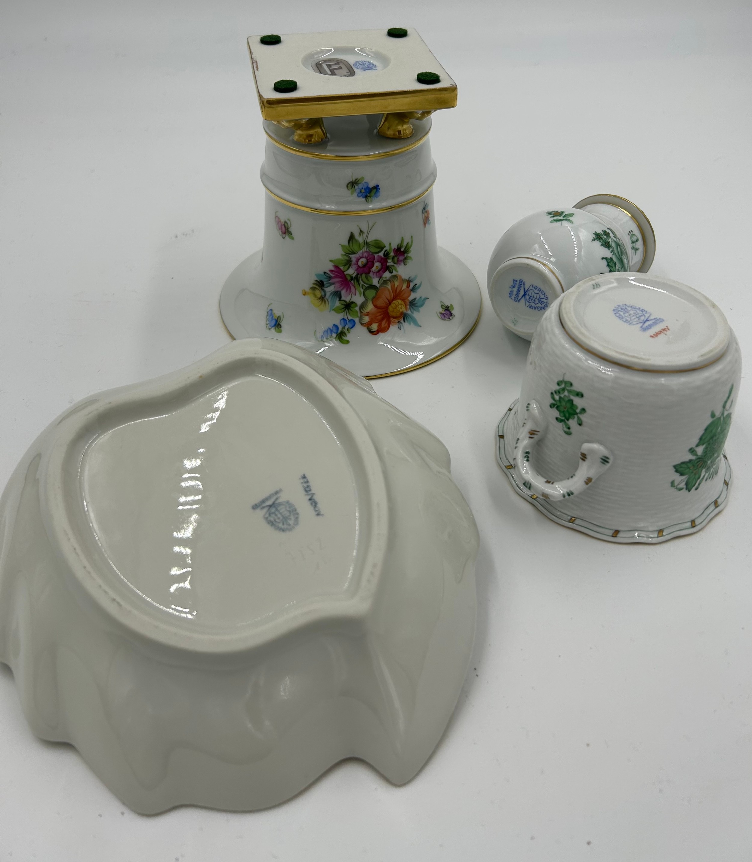 Selection of 4 Herend ceramics to include a trinket/sweet dish; a sugar shaker; a pot with handles - Bild 5 aus 5