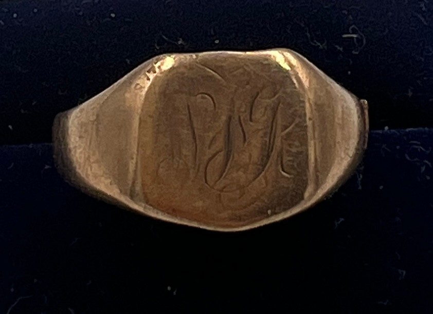 A 9 carat gold signet ring. Broken shank. Weight 3.2gm.