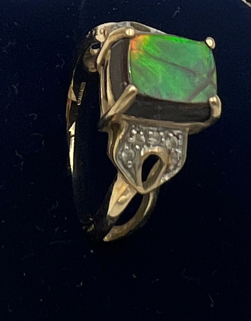 A 9 carat gold ring set with green and clear stones. Size O/P. Weight 4.3gm. - Image 2 of 2