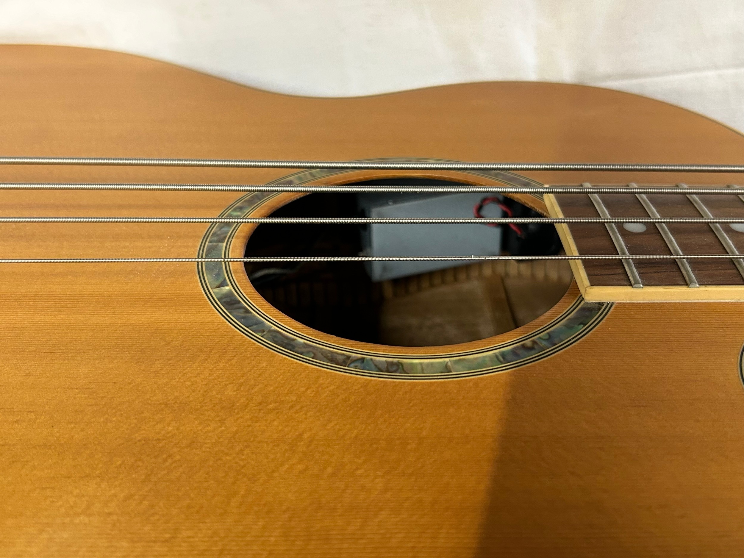 A Fleetwood Belcat EQ-7545R electric acoustic 4 string guitar, Model SBC- 200SE-SN in hard case - Image 6 of 11